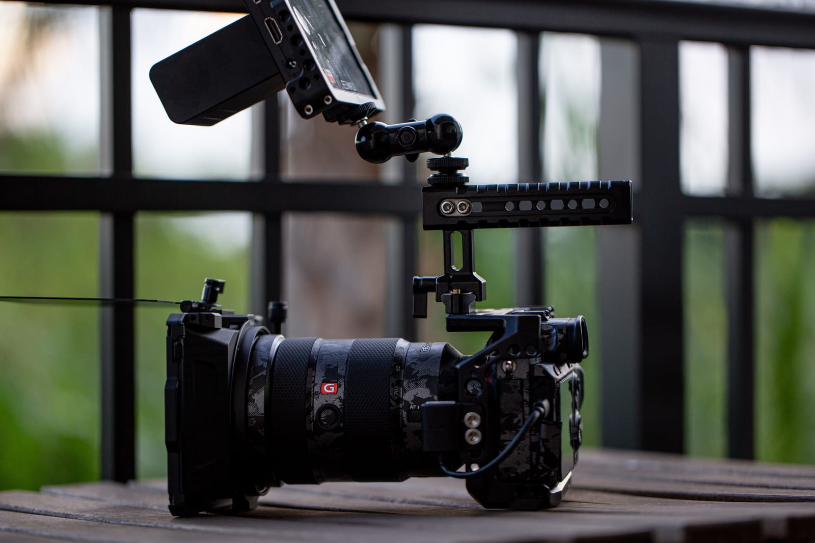 SmallRig A7 III / A7R III Camera Cage Kit for Sony Alpha 7 III/Alpha 7R III, Full Cage with Top Handle for ARRI and Cable Clamp, Built-in Cold Shoe and NATO Rails - 4198 customer photo 1