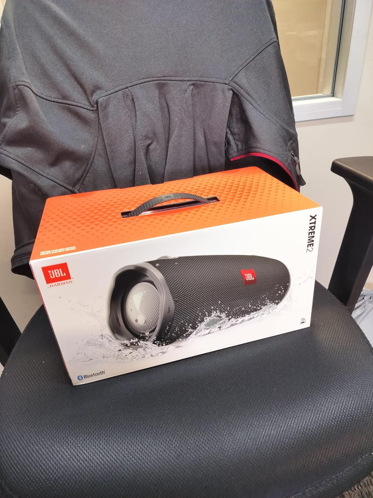 JBL Xtreme 2, Waterproof Portable Bluetooth Speaker, Black | Wireless Bluetooth Streaming, Up to 15 hours of playtime, IPX7 waterproof, JBL Connect, Durable fabric and rugged material customer photo 1