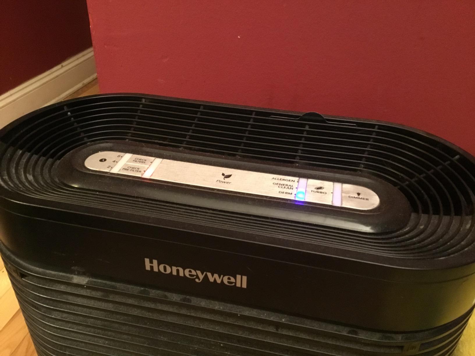Honeywell AllergenPlus HEPA Air Purifier for Home, 2250 Ft² Rooms in 1 hour, Reduces Allergens, Dust, Pollen, Smoke, Pet Dander, Odors, White, HPA304 customer photo 1