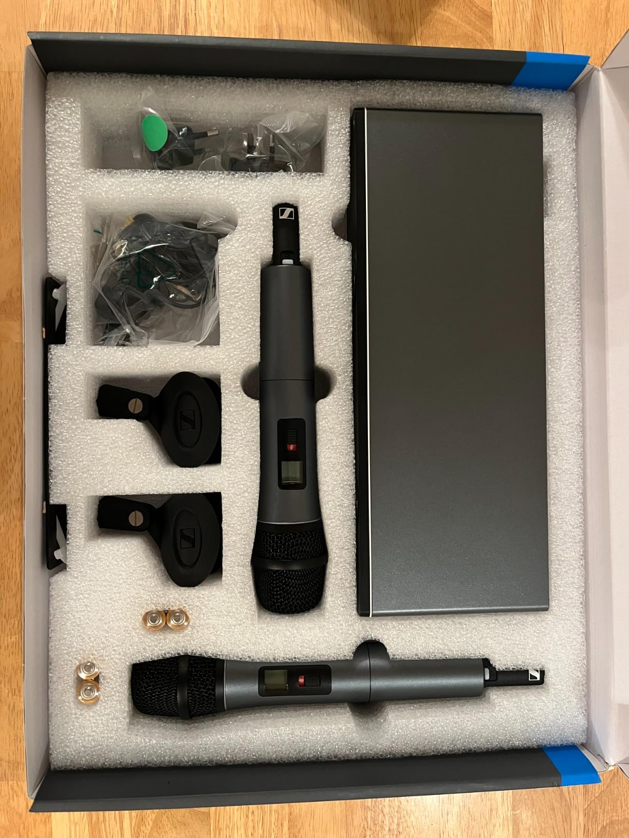 Sennheiser XSW 1-835 Dual Channel Wireless Microphone System, Black customer photo 1