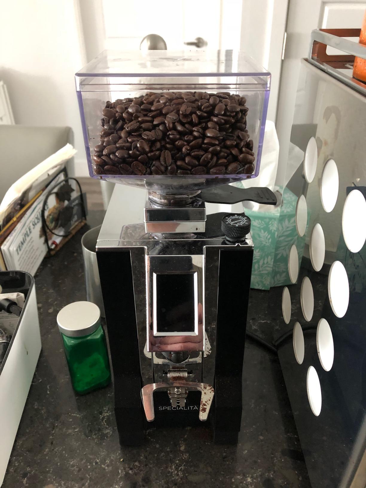Eureka Mignon Specialita Espresso Grinder | Silent Technology | Stepless 55mm Burrs | Touchscreen | Black customer photo 1