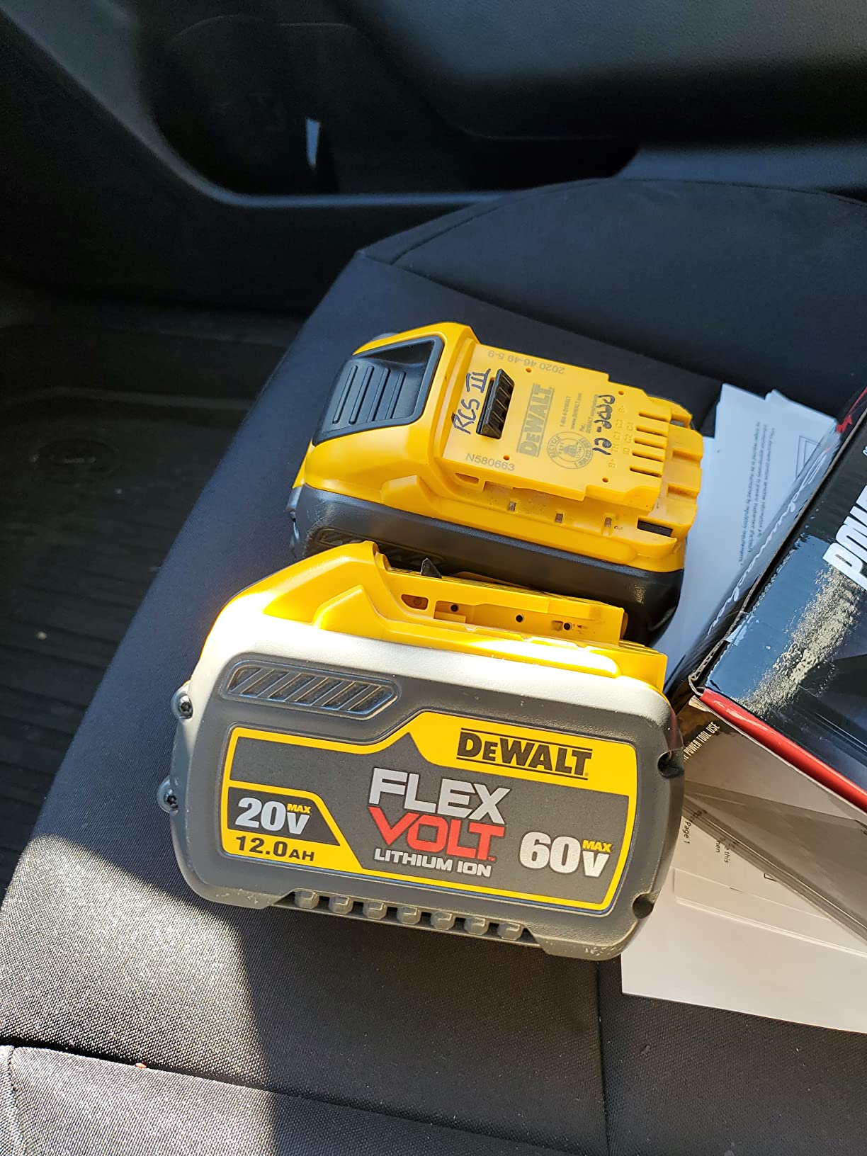 DEWALT FLEXVOLT 20V/60V MAX Battery, 12.0-Ah (DCB612) customer photo 2