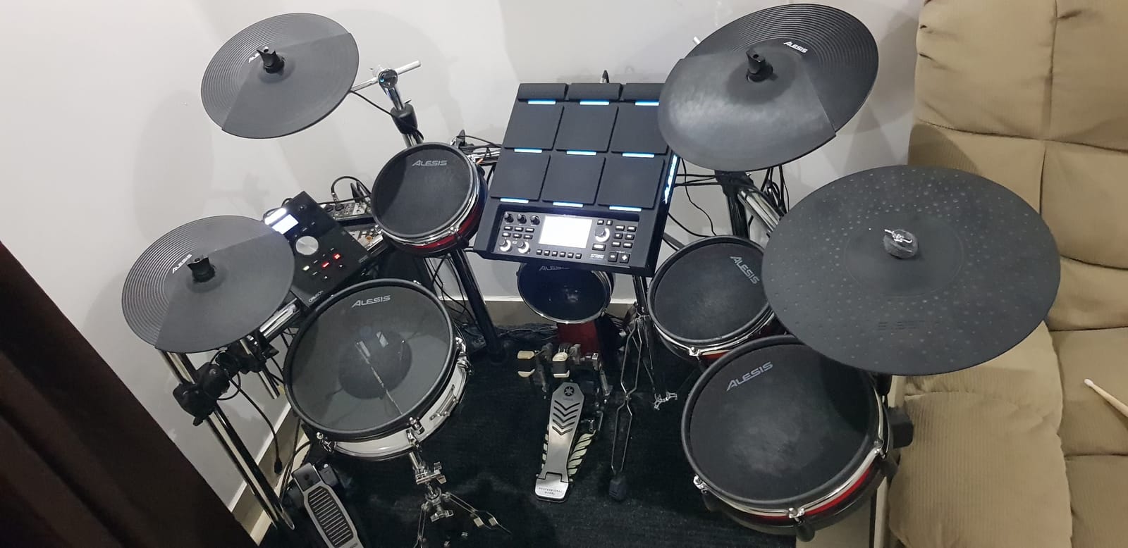 Alesis Strike Multipad Electric Drum Pad | 9 Velocity-Sensitive RGB Pads, 700+ Sounds, Built in Sampler, Looper, USB Sample Loading, 32GB Storage, for Live Performance customer photo 1