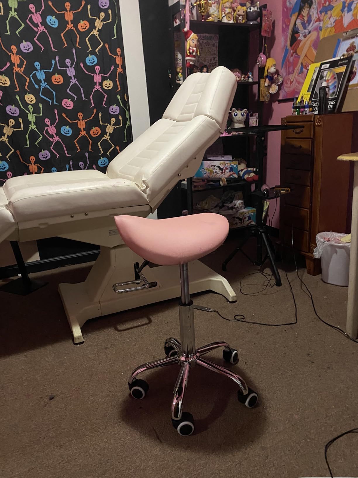 KKTONER Rolling Saddle Stool PU Leather Swivel Adjustable Rolling Stool with Wheels Salon Chair Black customer photo 1