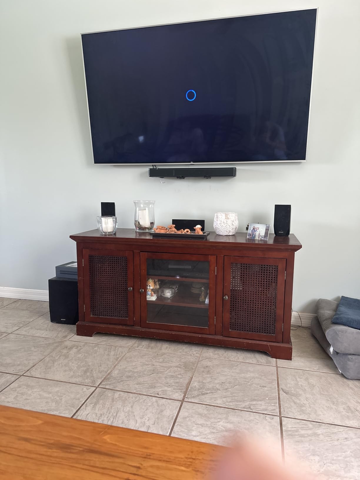 Bose TV Speaker - Soundbar for TV with Bluetooth and HDMI-ARC Connectivity, All-in-One Compact Soundbar, Includes Remote Control, Black customer photo 1