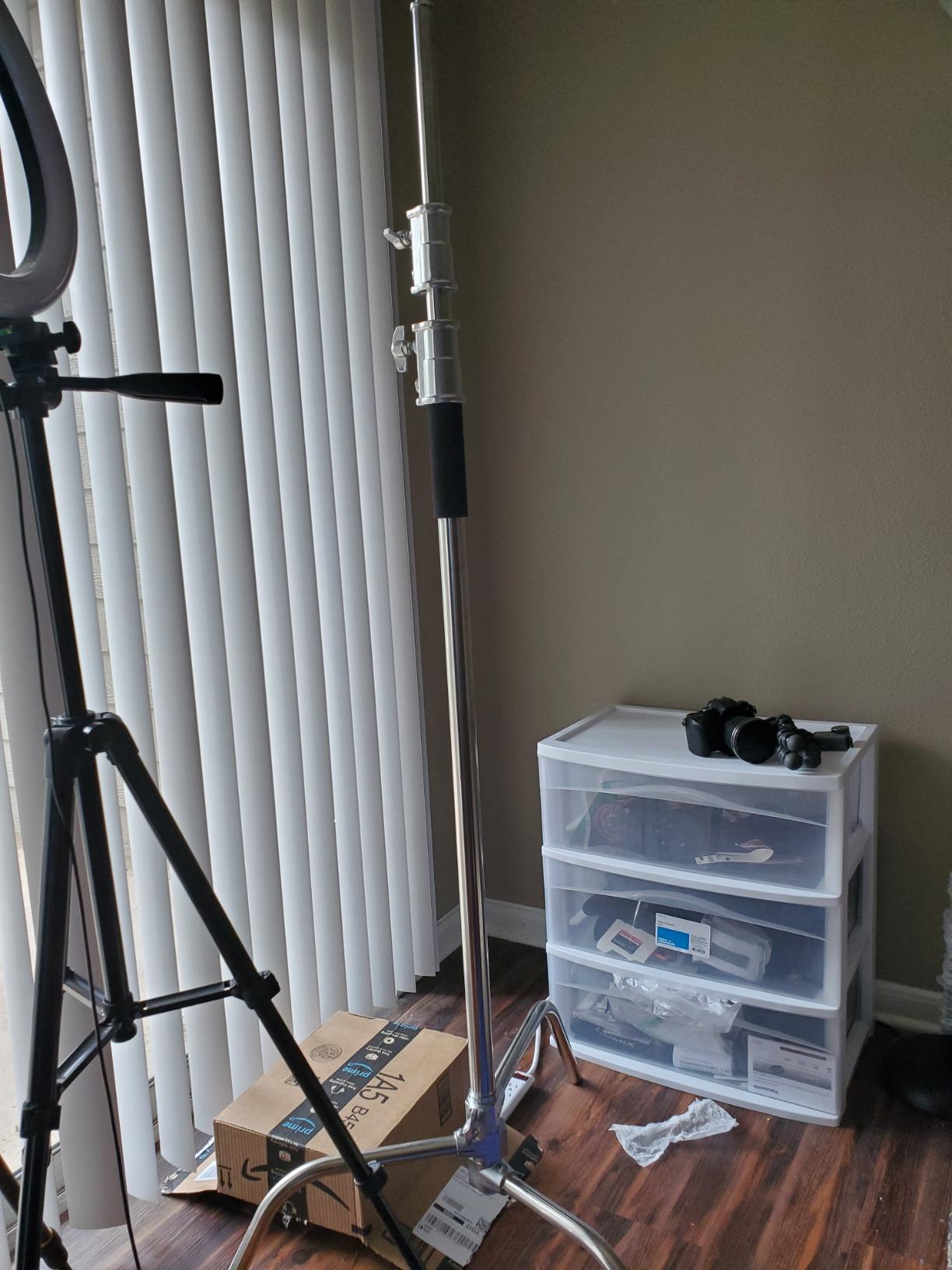 Neewer 10 Feet/3 Meters Adjustable C-Stand Light Stand with 4 Feet/1.2 Meters Extension Boom Arm, 2 Pieces Grip Head and Carry Bag for Photography Studio Video Reflector, Umbrella, Monolight, etc customer photo 1