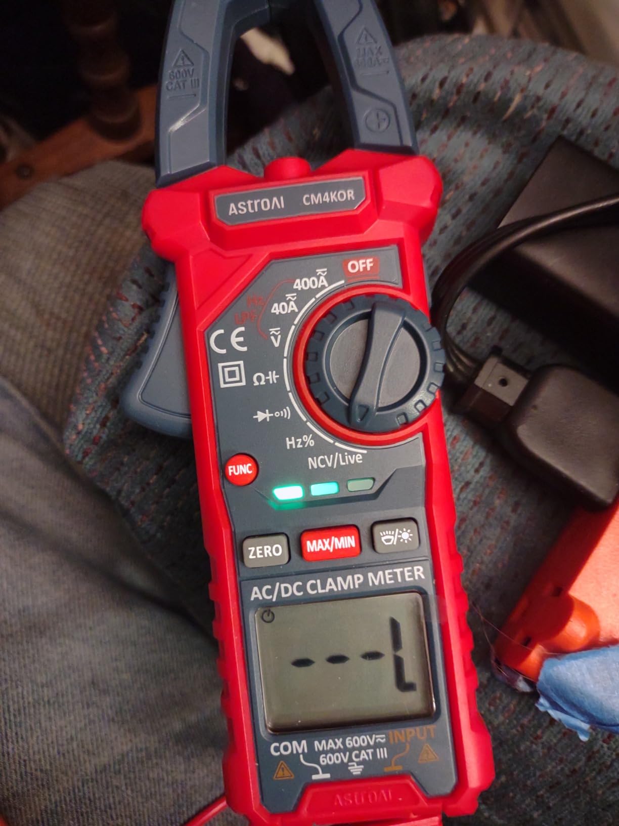 AstroAI Digital Clamp Meter Multimeter 4000 Counts Auto-ranging Amp Tester Measuring AC/DC Voltage & Current, Resistance, Capacitance, Frequency, Continuity, Live Wire Test, NCV Detection, Blue customer photo 1