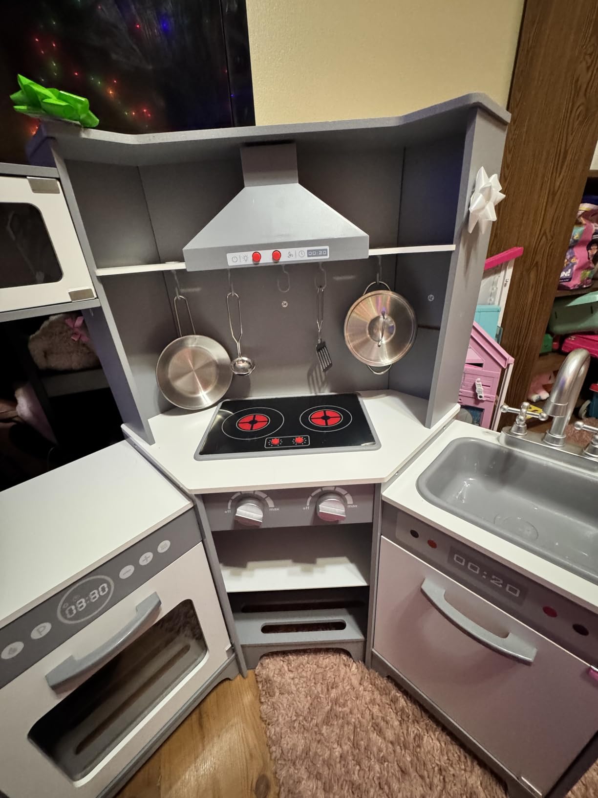 Amazon Basics Kids Corner Interactive Wooden Play Kitchen Set, Stove, Oven, Sink, Fridge and Accessories for Toddlers, Preschoolers, Children Age 3+ Years, Espresso/Gray customer photo 2