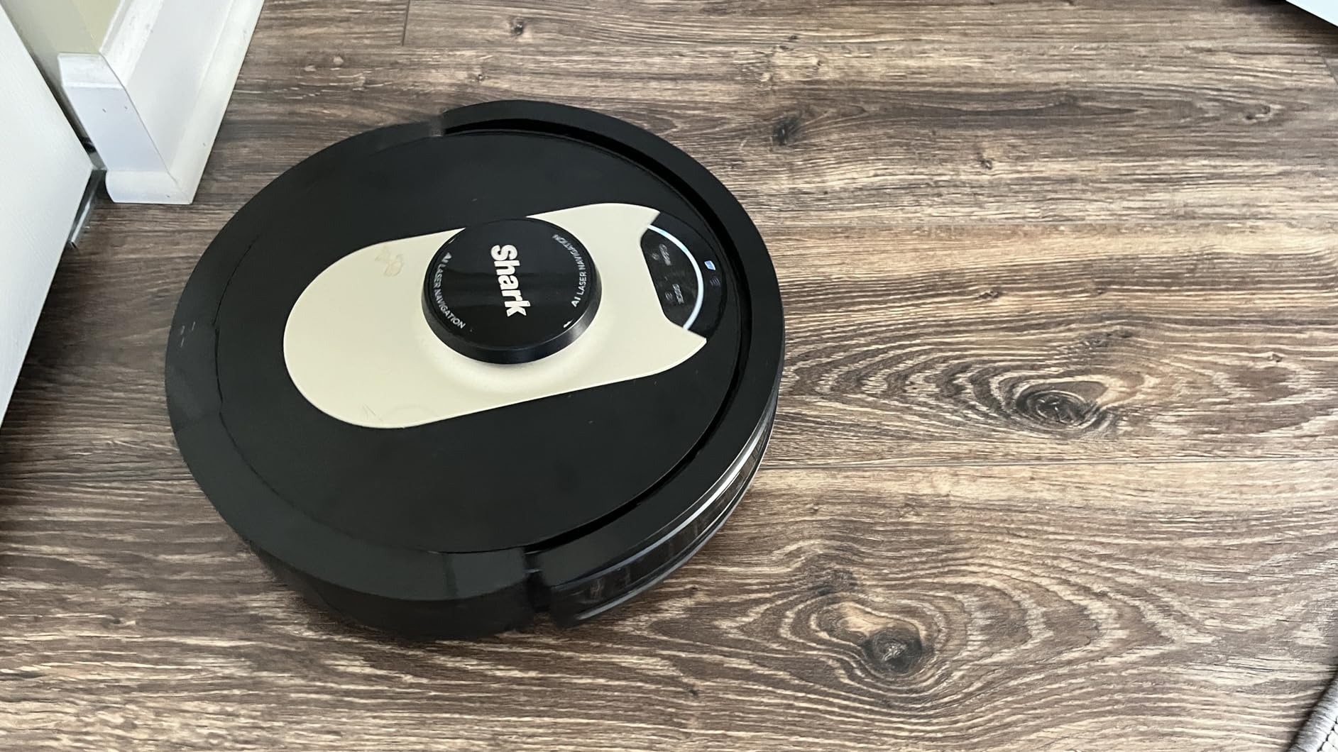 Shark AV2501AE AI Robot Vacuum with XL HEPA Self-Empty Base, Bagless, 60-Day Capacity, LIDAR Navigation, Perfect for Pet Hair, Compatible with Alexa, Wi-Fi Connected, Carpet & Hard Floor, Black customer photo 2