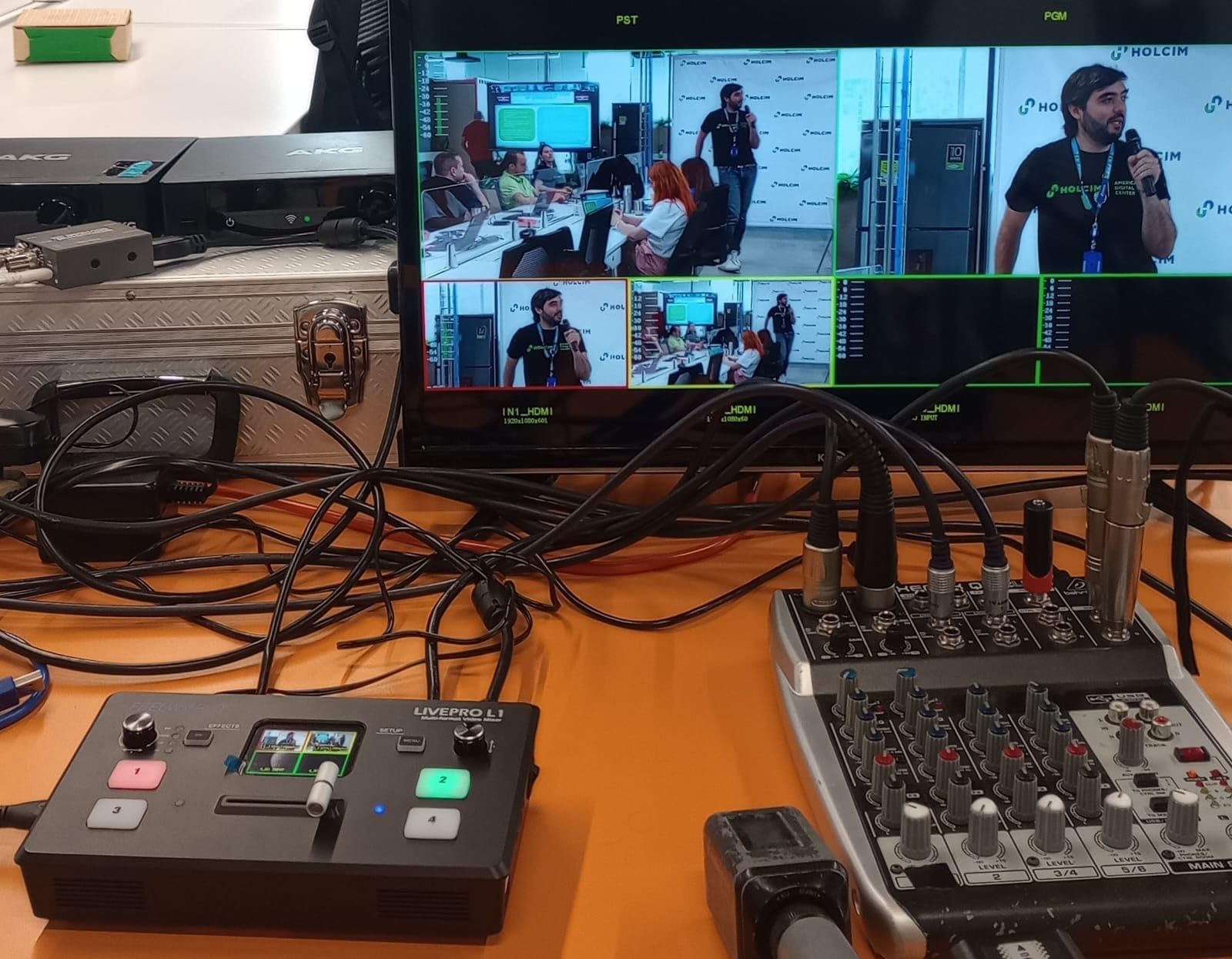 FEELWORLD LIVEPRO L1 V1 4X HDMI 1x SDI Multi Camera Video Mixer Switcher | 2 inch LCD Display Screen, 4x HDMI Inputs USB 3.0 Output Format Real Time Production Live Streaming Lightweight customer photo 2