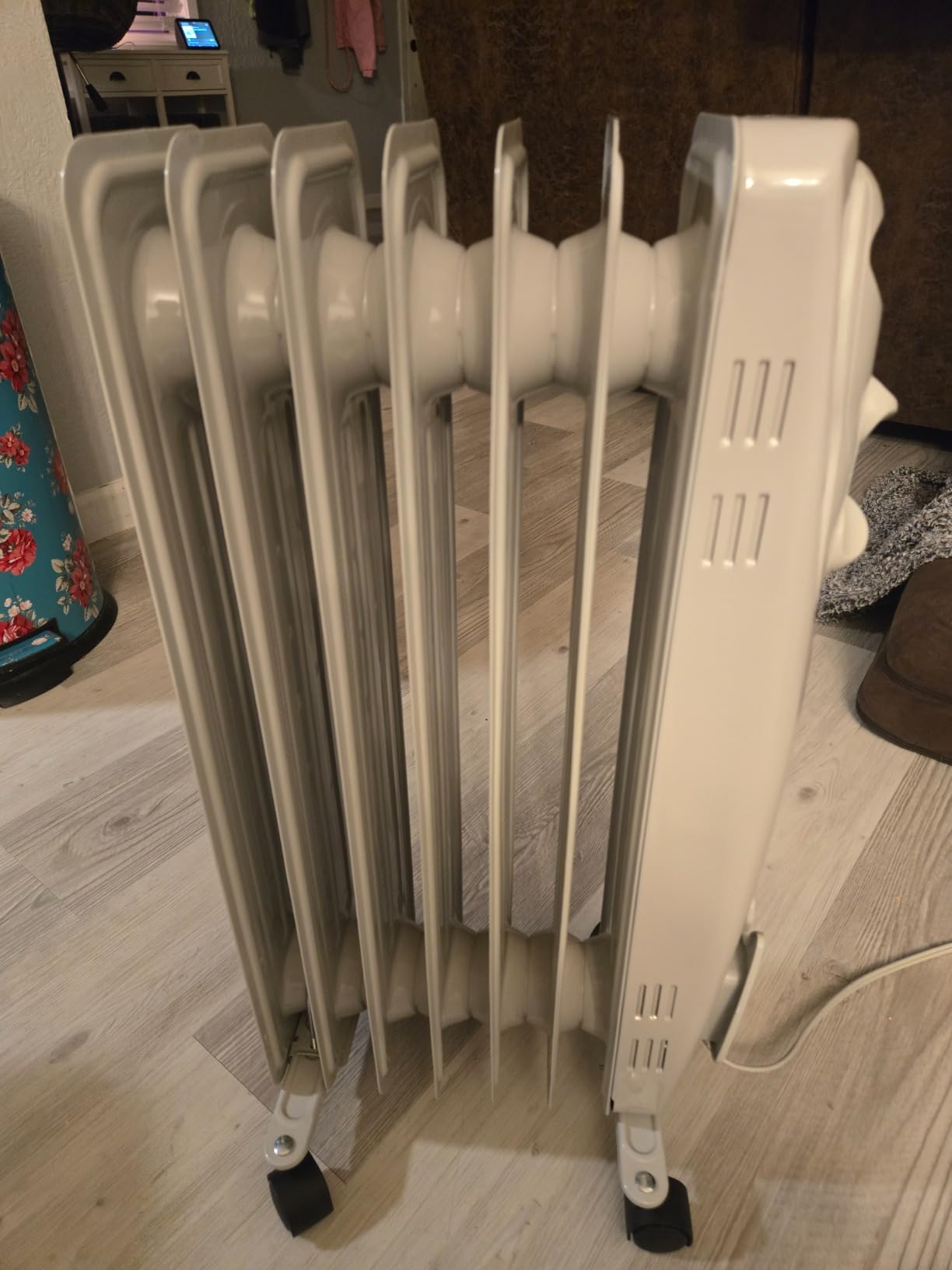PELONIS Radiator Heater for Large Space, Electric Oil Filled Radiator, Dual Knobs, 1500W, Quiet Space Heater, 3 Modes, Tip-over Protection customer photo 1
