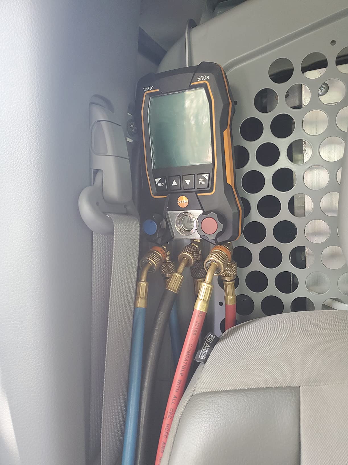 testo 550s AC Manifold Gauge Set - Manifold Gauges HVAC - Incl. 2 Wired Temperature Clamp Probes - Recharge Kit with Superheat, Subcooling For AC, Refrigeration & Heat Pumps - Bluetooth customer photo 2