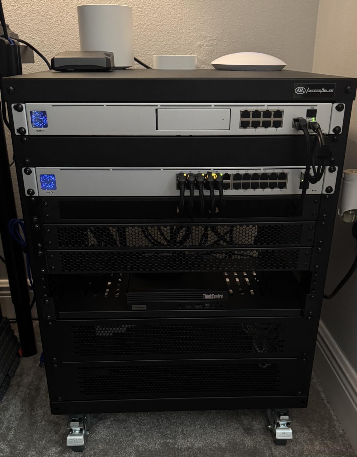 AxcessAbles 22U 19-Inch Rolling IT Server Rack 550LB Heavy Duty Open Frame with Removable Side Panels customer photo 1