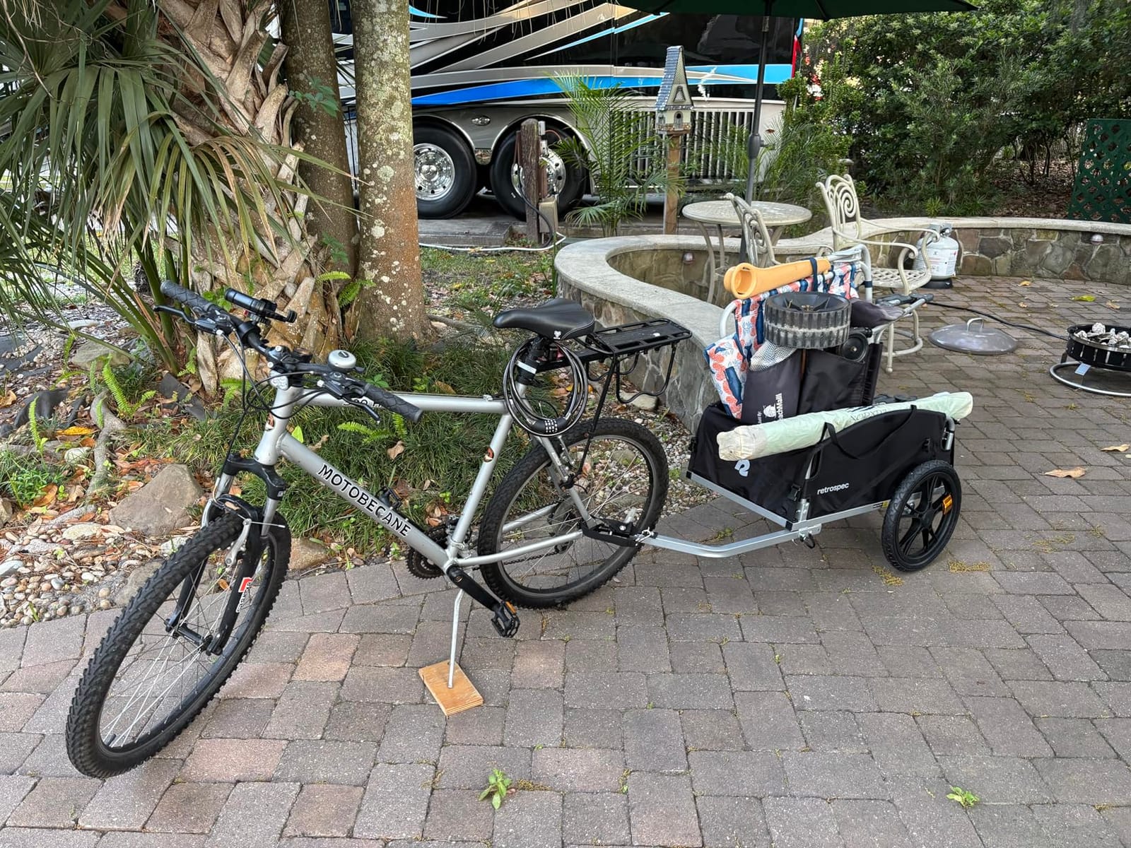 Retrospec Rover Hauler Bike Cargo Trailer - Foldable Frame with Weather-Resistant Fabric & 80lb Capacity - Universal Bike Trailer for 20-29in Wheels - Includes Safety Flag & D-Ring Anchors customer photo 1