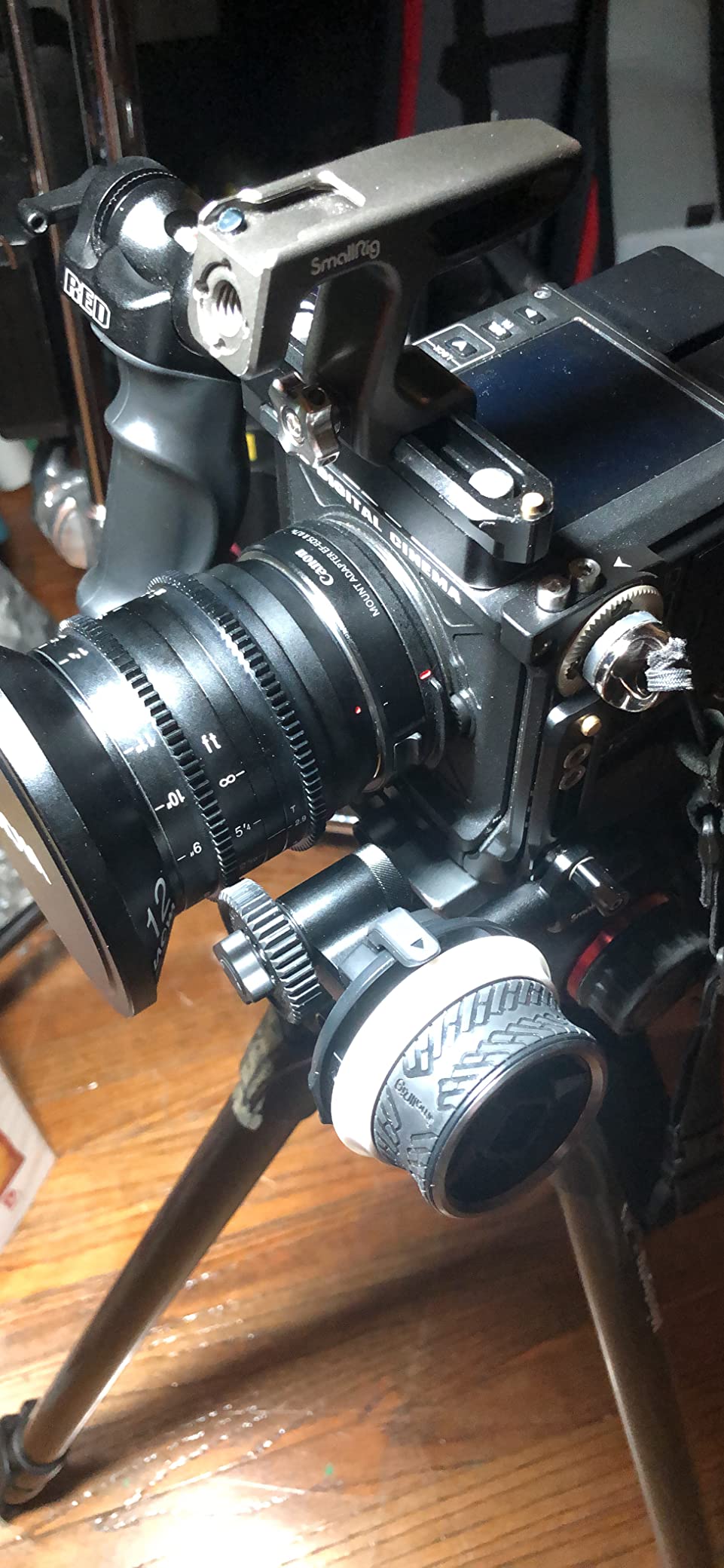 SmallRig Mini Follow Focus with A/B Stops & 15mm Rod Clamp and Snap-on Gear Ring Belt for DLSRs and Mirrorless Cameras, Fits Different Diameter Lenses Up to 114mm customer photo 1
