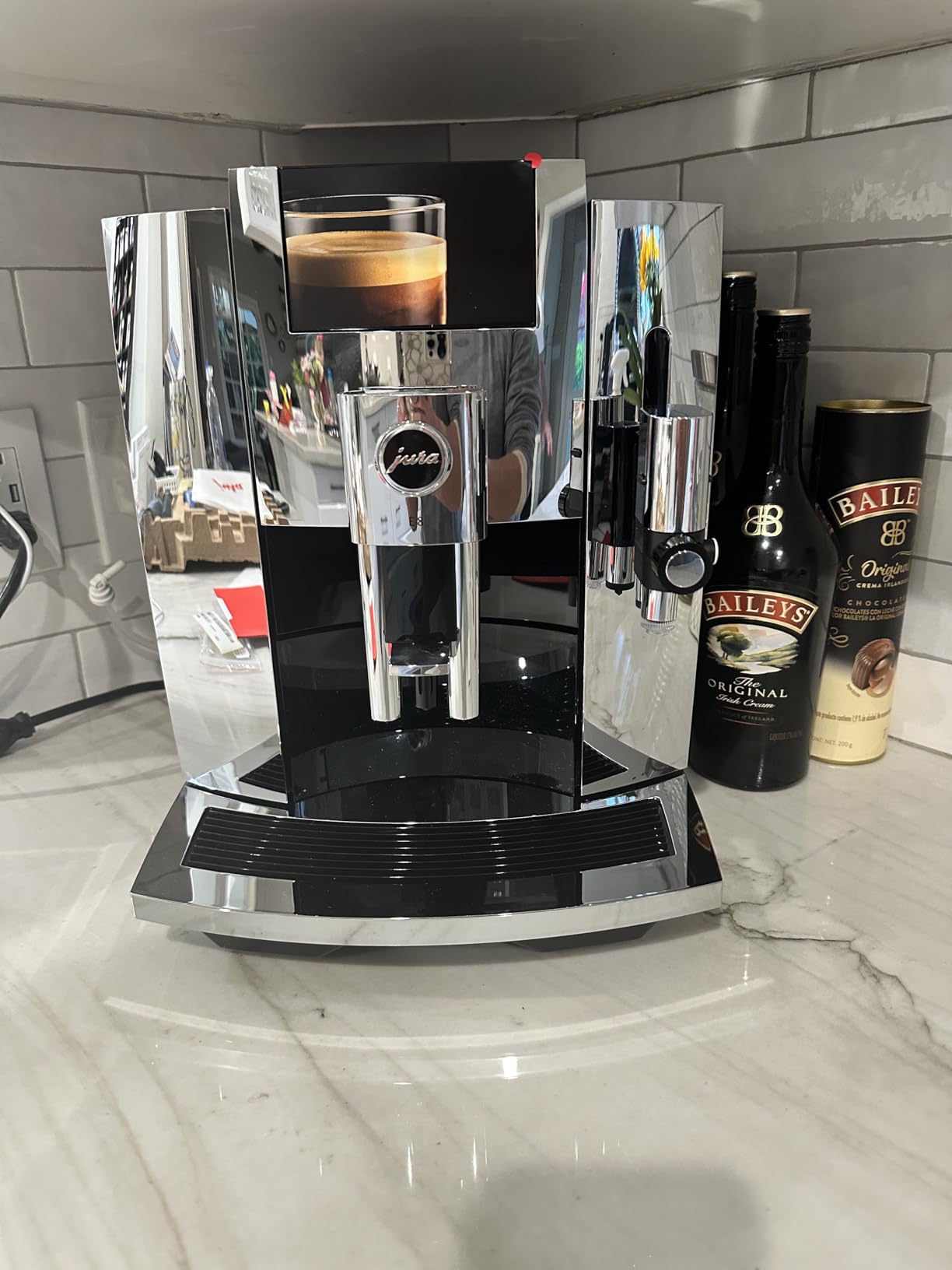 Jura E8 Automatic Espresso Machine | Professional Aroma Grinder, 2.8-Inch Display customer photo 1