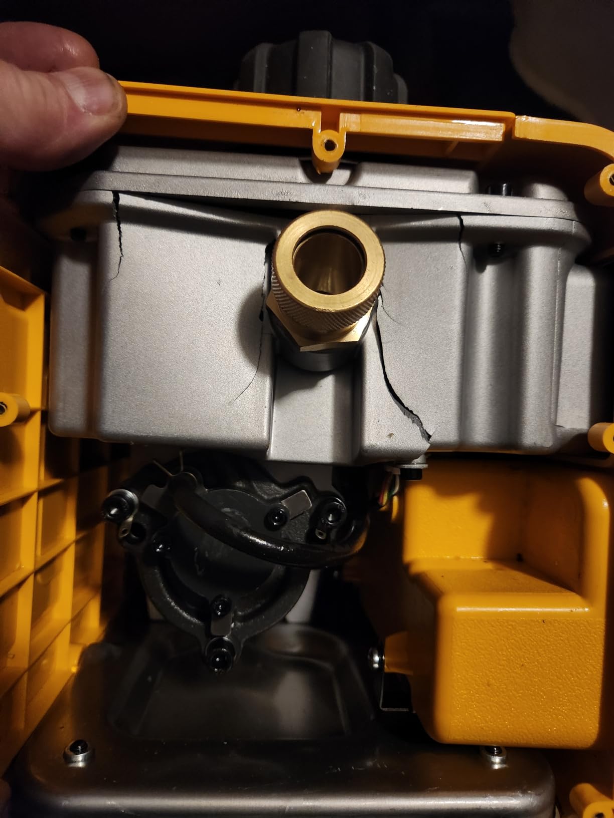 Fieldpiece VP67 Vacuum Pump - 6 CFM, 1/2 HP DC Motor, RunQuick Oil Change System - Portable - Professional HVAC Tool - A2L Compatible customer photo 1