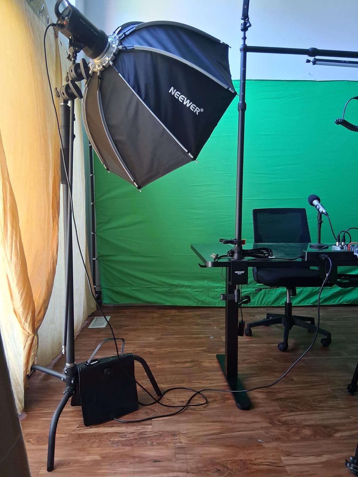 LOMTAP C Stand with Boom Arm, 10.8ft/330cm Heavy Duty Light Stand | Heavy Duty 10.8ft/330cm Vertical Pole, 4.2ft/128cm Boom Arm, Water Sandbag, 2 Grip Heads, 3 Clips for Softbox, Reflector customer photo 2
