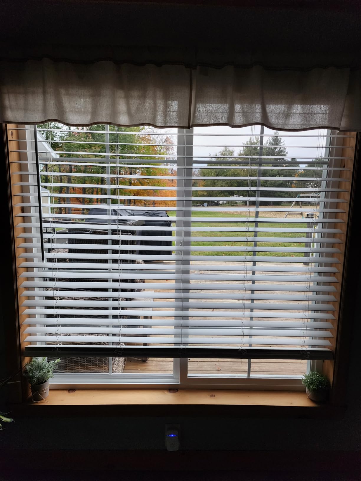 Cordless Faux Wood Blinds, Wooden Blinds for Indoor Windows, Basic White, 27.5
