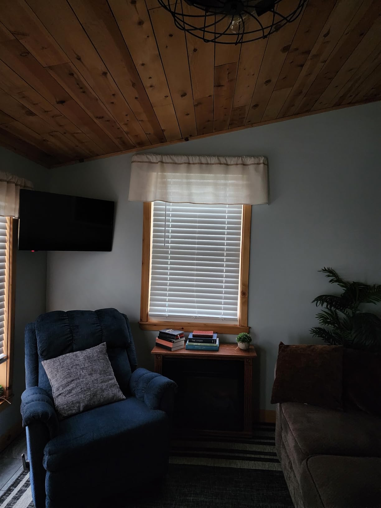Cordless Faux Wood Blinds, Wooden Blinds for Indoor Windows, Basic White, 27.5