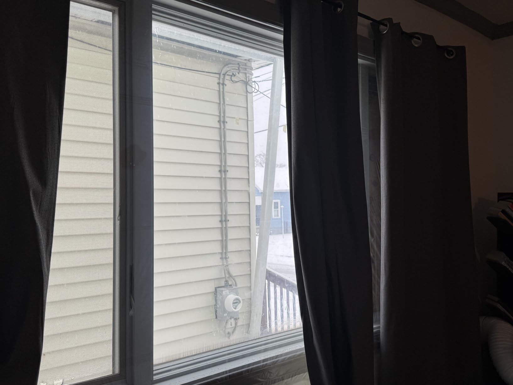 Duck Brand Window Insulation Kit - Winter Seal Kit Fits up to 10 Windows - Rolled Shrink Film Cuts to Size for Easy Indoor Installation - Tape Included - 62 in. by 420 in.- Clear customer photo 2
