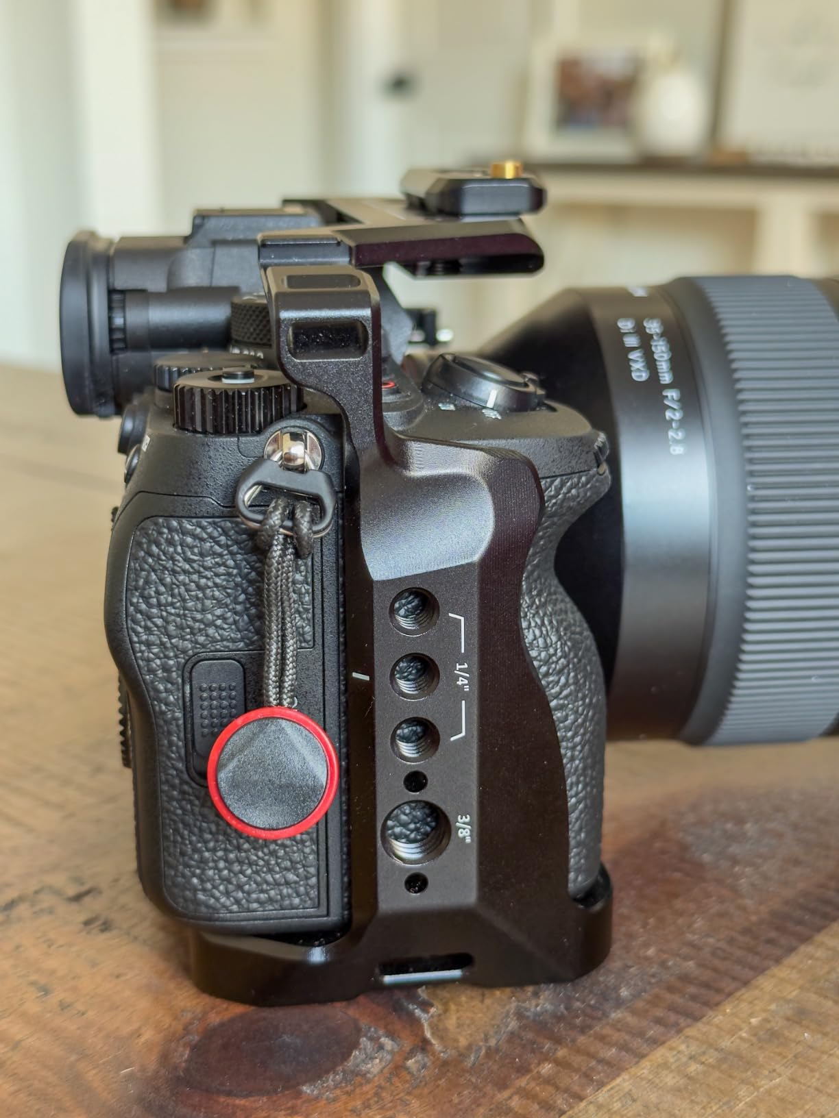 SmallRig HawkLock Quick Release Cage for Sony Alpha 7 Series | for Sony Alpha 7R V/ Alpha 7 IV/ Alpha 7S III/ Alpha 1 / Alpha 7R IV/ Alpha 7 V, Built-in Quick Release Plate for Arca customer photo 2