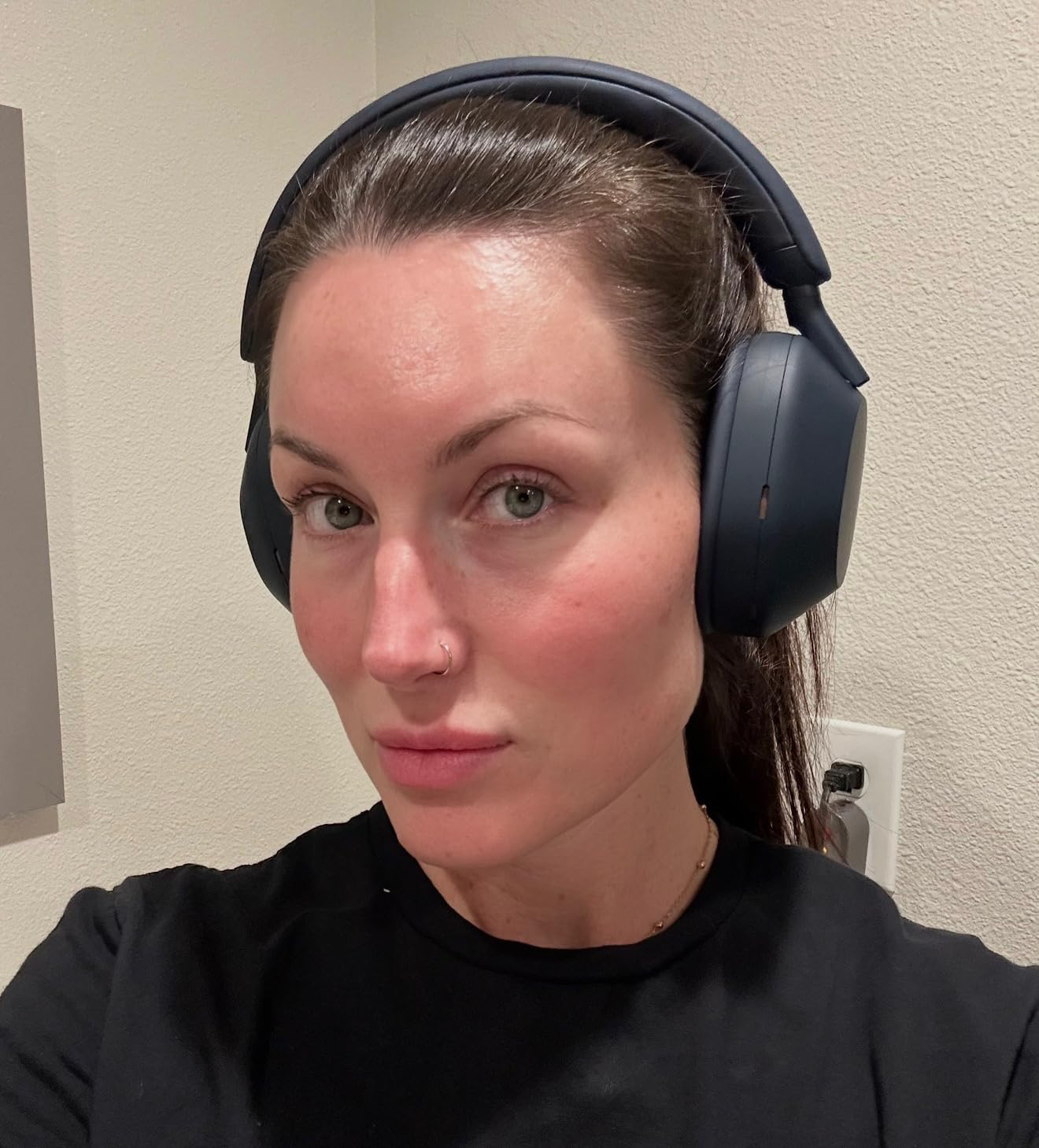 WH-1000XM5 Premium Noise Cancelling Wireless Headphones, Black | Auto NC Optimizer, Up to 30 Hrs of Battery, Carrying Case, Crystal Clear Calls, Touch Control, Multipoint Connection customer photo 1