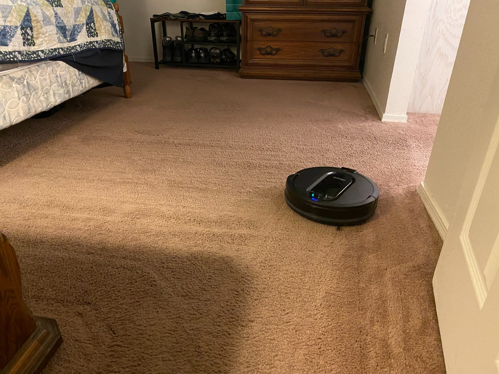 SHARK RV2620WD AI Ultra Robot Vacuum and Mop with Matrix Clean Navigation, CleanEdge Technology, Perfect for Pet Hair, Carpets, Hard Floors, Compatible with Alexa, Black/Mocha customer photo 2