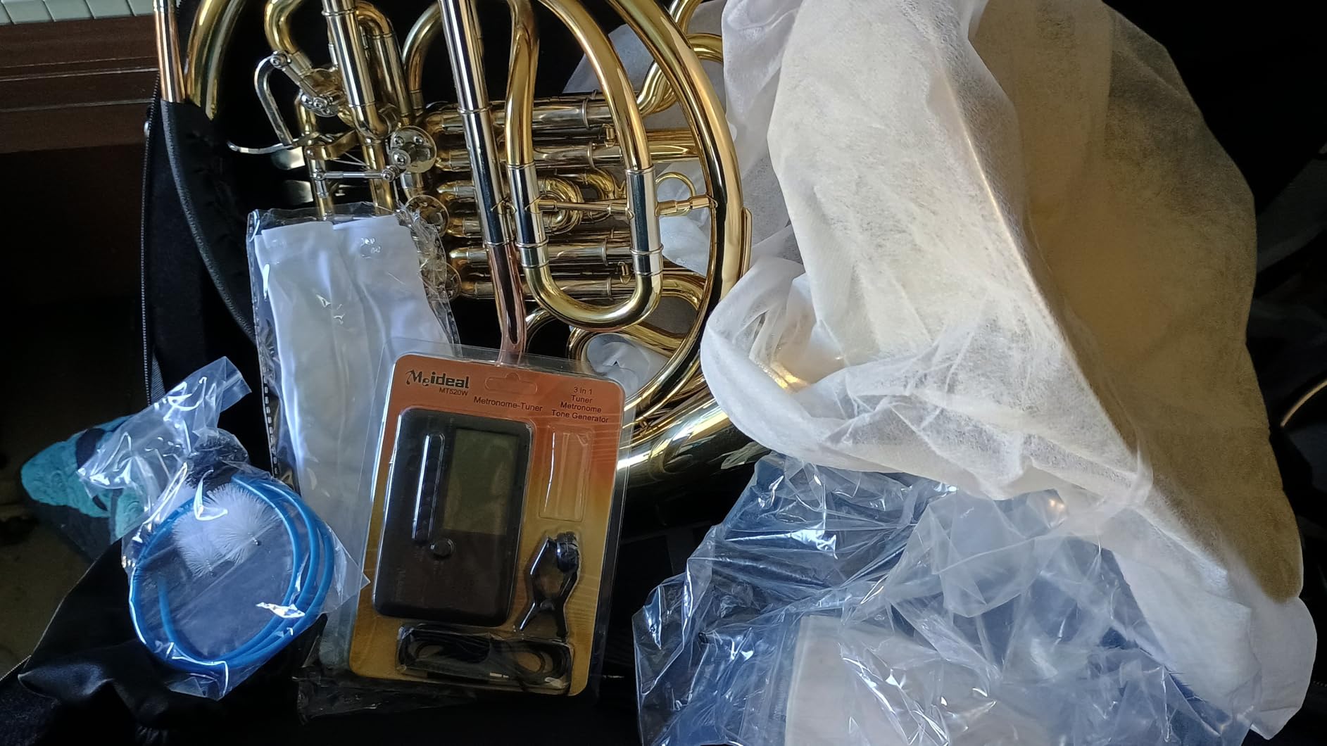 Double French Horn (Fb/Bb) 4 Keys Gold Lacquer - Intermediate Brass Instrument with Case, Mouthpiece and Cleaning Kit - Complete Accessory Kit for Concert Band and Solo Performance (Silver) customer photo 1
