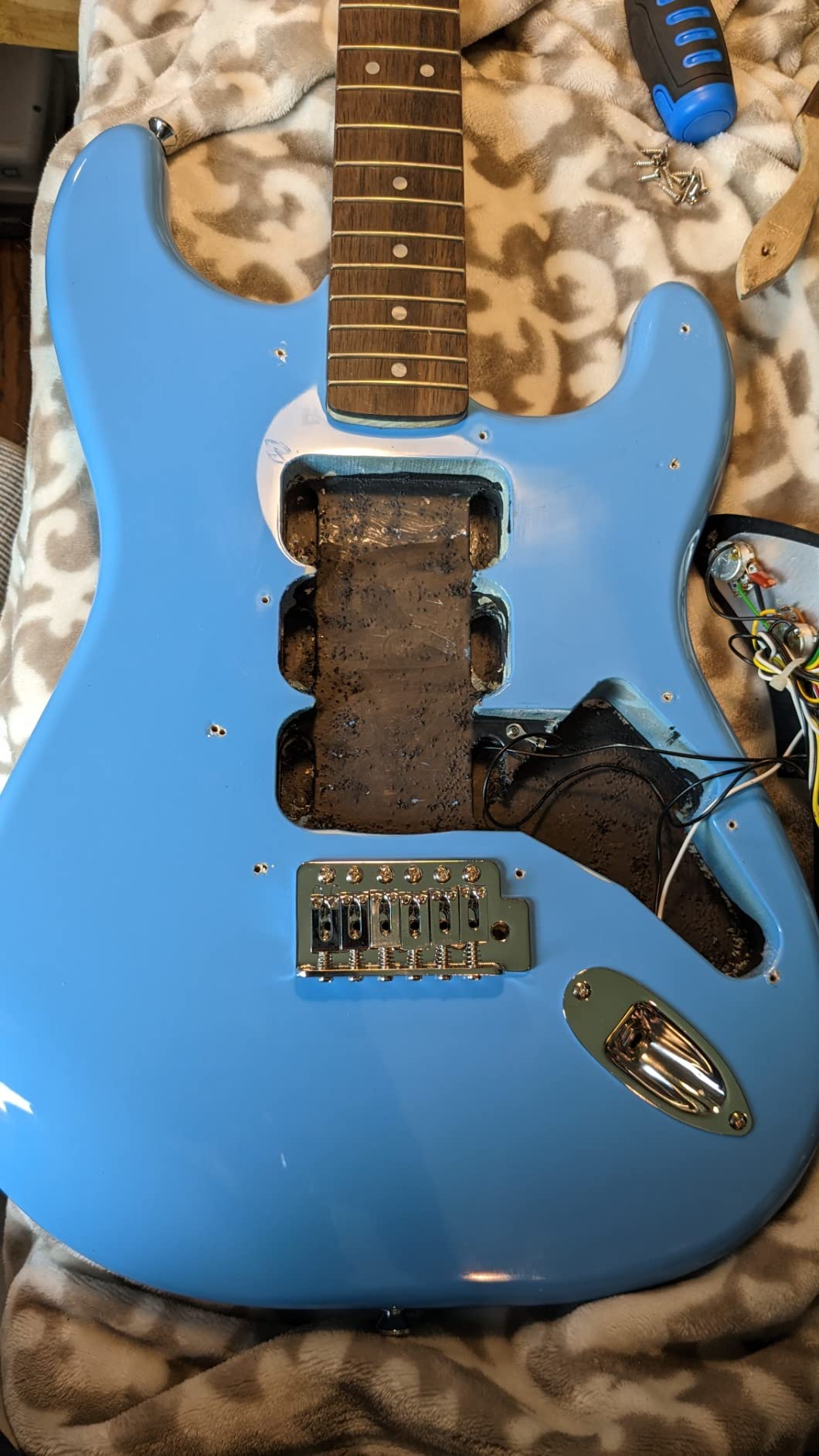 Fender Squier Sonic Stratocaster Electric Guitar, Ultraviolet, Laurel Fingerboard, White Pickguard customer photo 1