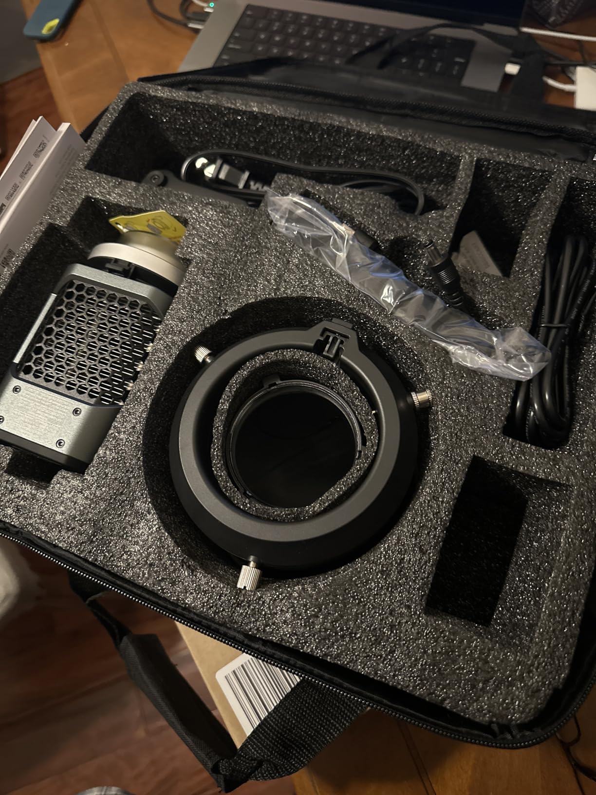 NEEWER MS60C RGBWW LED Video Light with 2.4G/App Control, 65W Metal Mini | RGB COB Continuous Output Lighting, Bowens Mount Handheld Spotlight, 2700K-6500K 8300lux CRI 97+/TLCI 98+ 17 Effects + RGBCW customer photo 1