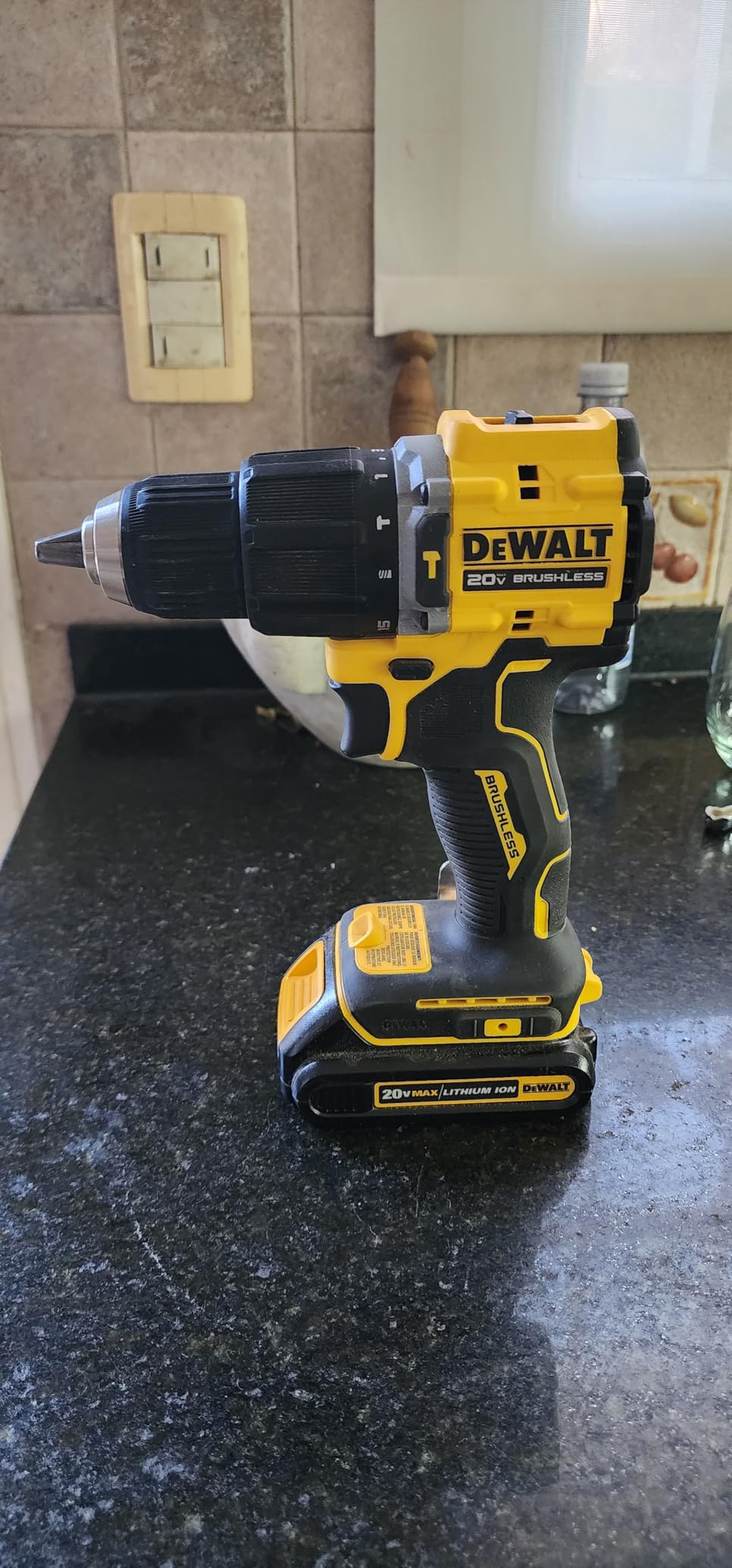 DCD799B 20V MAX ATOMIC COMPACT SERIES Brushless Lithium-Ion 1/2 in. Cordless Hammer Drill (Tool Only) customer photo 1