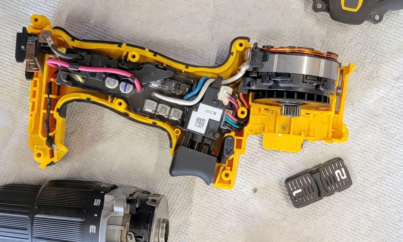 DCD799B 20V MAX ATOMIC COMPACT SERIES Brushless Lithium-Ion 1/2 in. Cordless Hammer Drill (Tool Only) customer photo 2