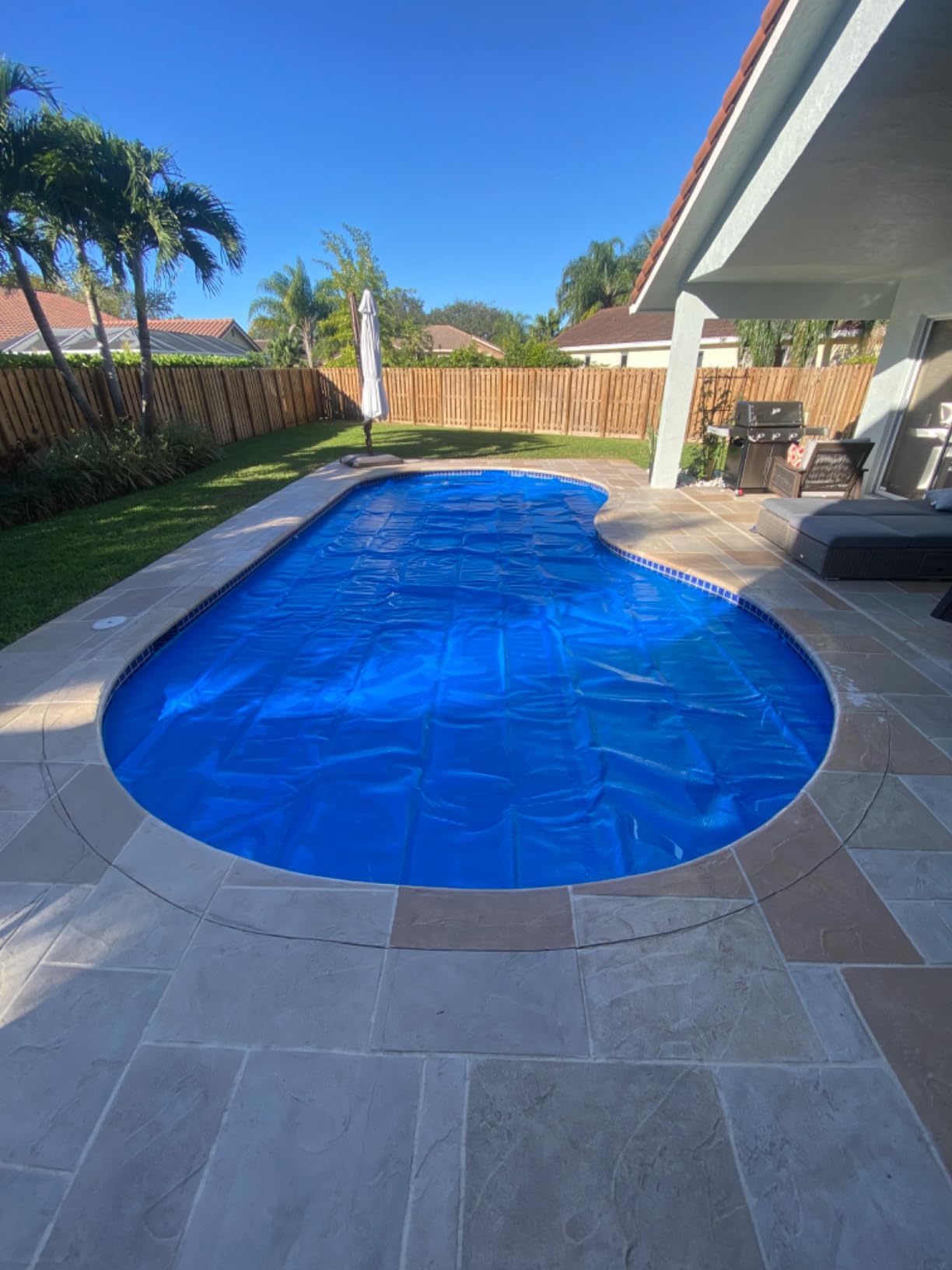 BigXwell Heavy-Duty Solar Pool Cover 16x32ft - 16Mil Blue | Rectangle for Large Inground Pools, Heat-Retaining, Cuts Evaporation 95%, Blocks Leaves & Debris, Easy to Trim to Fit customer photo 1