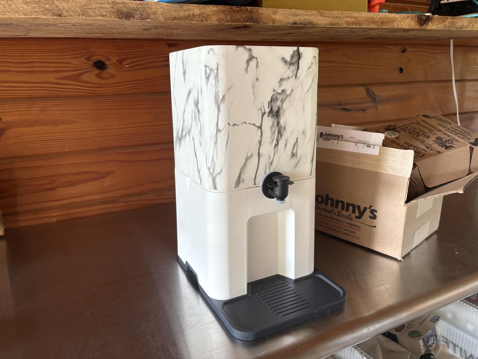 Bebly Box Drink Dispenser and Wine Dispenser - Marble Design - Insulated, Includes Freezable 3L Bag customer photo 1