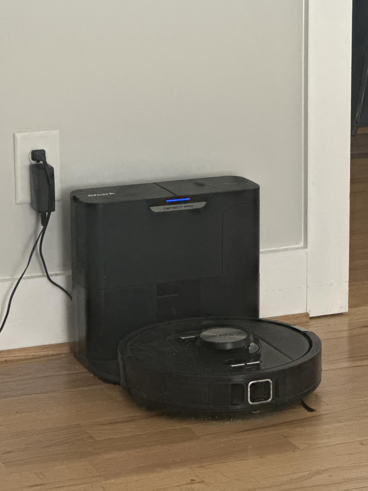 Shark PowerDetect Self-Empty Robot Vacuum, Black, AV2820S | NeverStuck, DirtDetect/EdgeDetect/FloorDetect, 30-Day HEPA Self-Empty Base, 360° LiDAR + 3D Object Detection customer photo 1