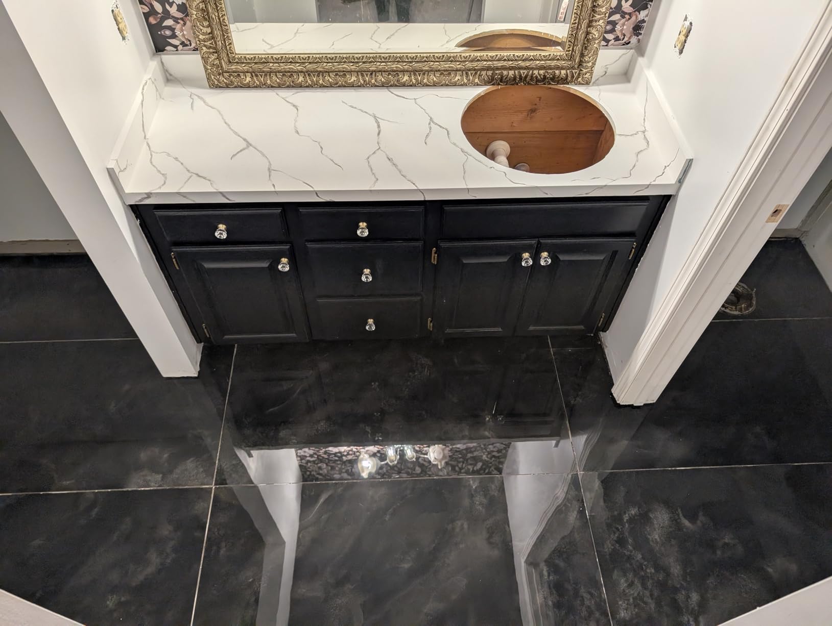 Rust-Oleum Home Marble White Countertop Coating Kit | Countertop Renewal System, Laminate, Vinyl & Tile Surfaces, Wear & Stain Resistance, No Priming Required, 1 Kit customer photo 1