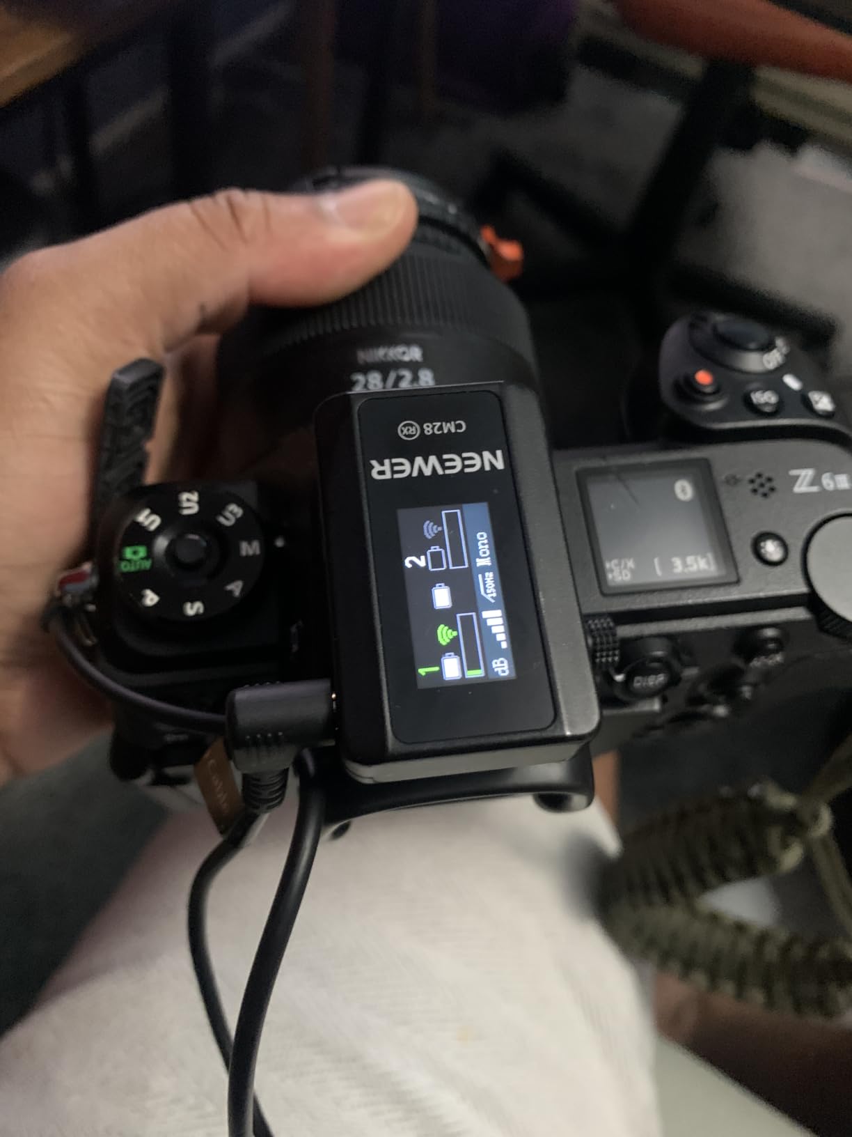 NEEWER CM28 Wireless Lavalier Microphone, Smart Noise Cancelling Lav Mic, 48KHz/16Bit 9hrs Uncompressed Recording, 200m Range, 4GB Storage for iPhone, Android, Camera, 1 RX + 2 TX + Charging Case customer photo 1