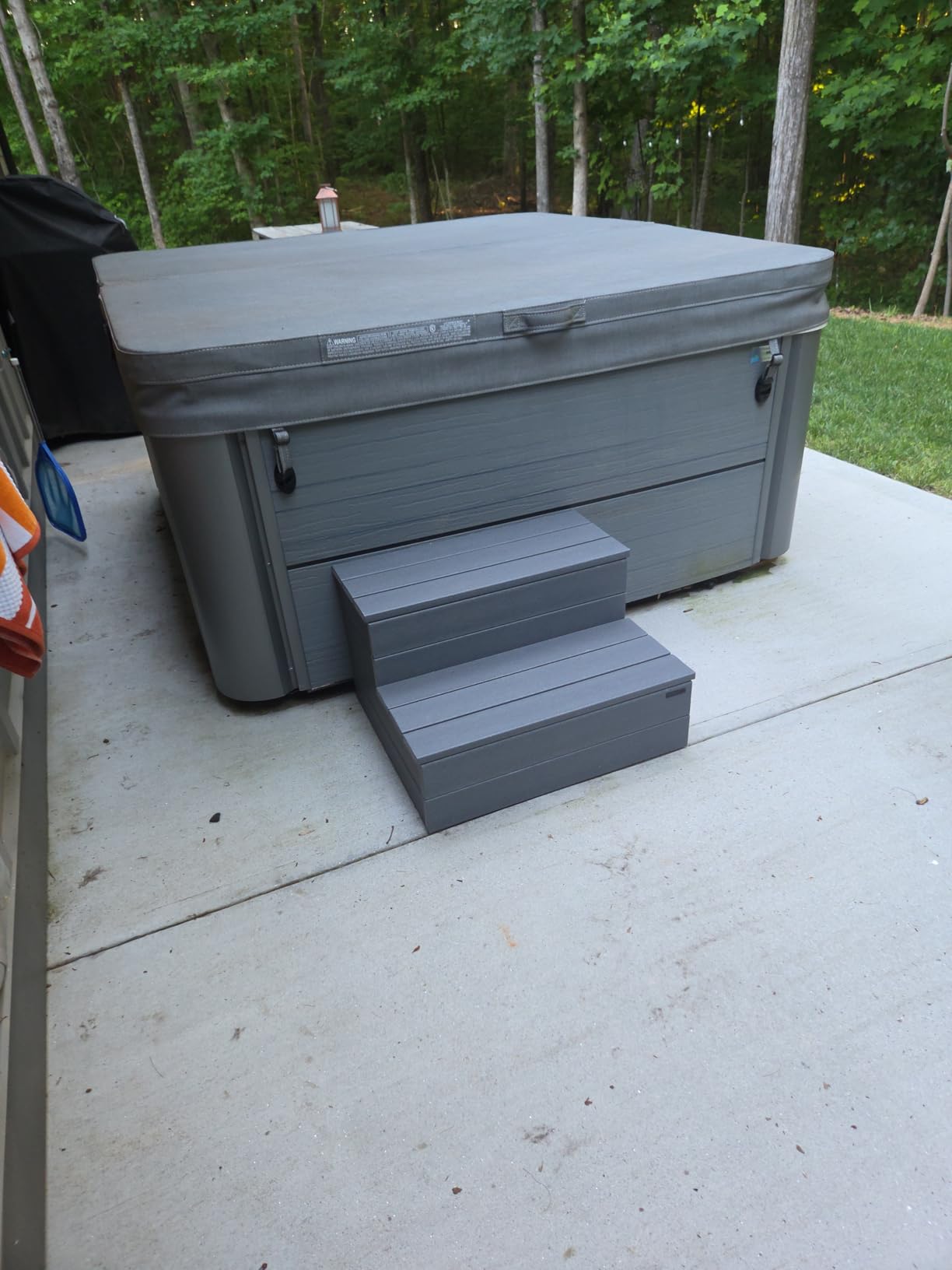 DENKOE Hot Tub Steps - Wood-Looking Plastic, 100% Waterproof, Gray Non-Slip, Heavy Duty Outdoor Spa Stairs customer photo 1