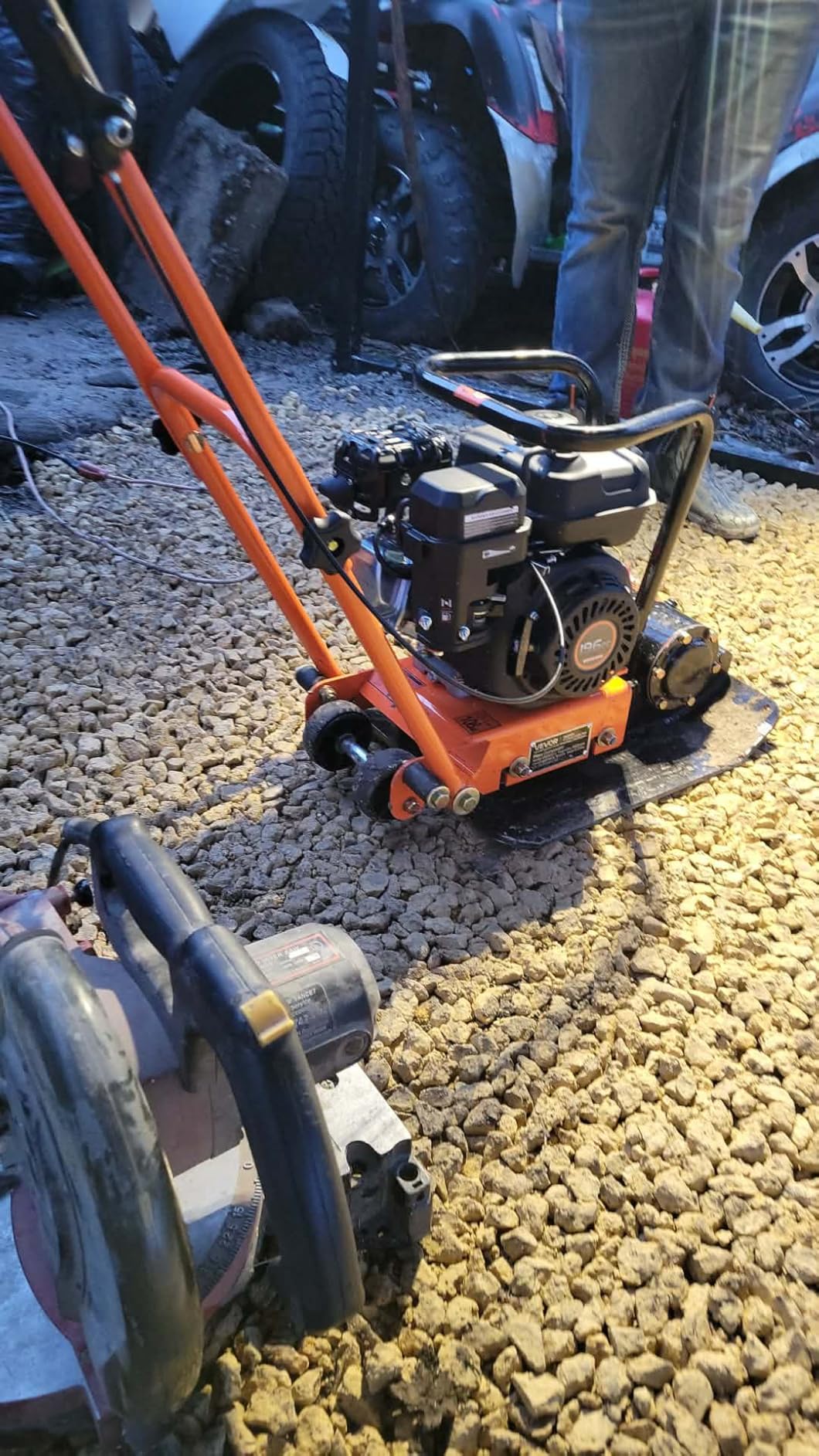 VEVOR Plate Compactor, 6.5 HP 196cc Gas Engine, 2360 lbs Compaction Force customer photo 1