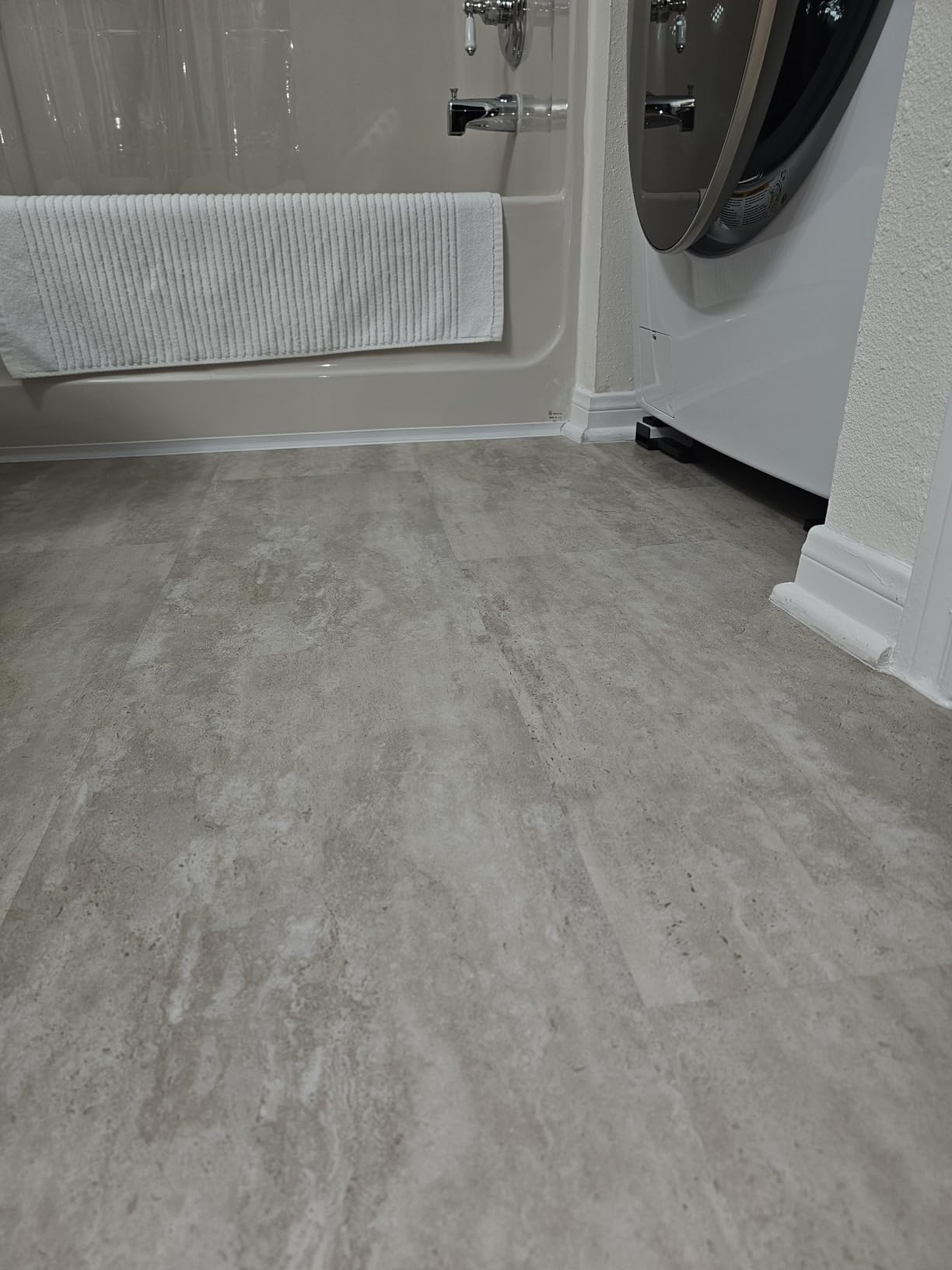 Lucida Surfaces MaxCore Terra 12x24in 22mil 6mm 16SqFt Click Lock LVT customer photo 1
