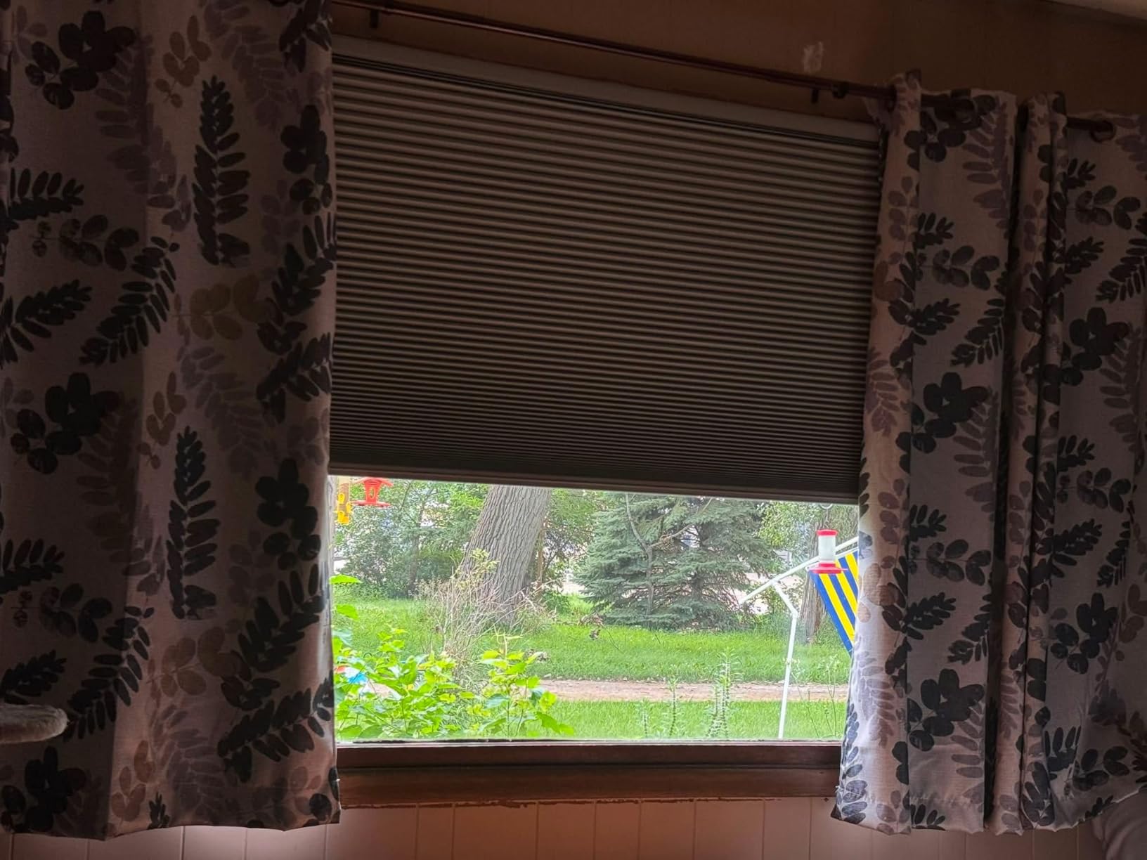 MYshade Custom Cordless Blackout Cellular Shades for Windows, Honeycomb Window Shades with Thermal Insulation, Child & Pet Safe Room Darkening Shade, Easy Install, Custom Size, White customer photo 1