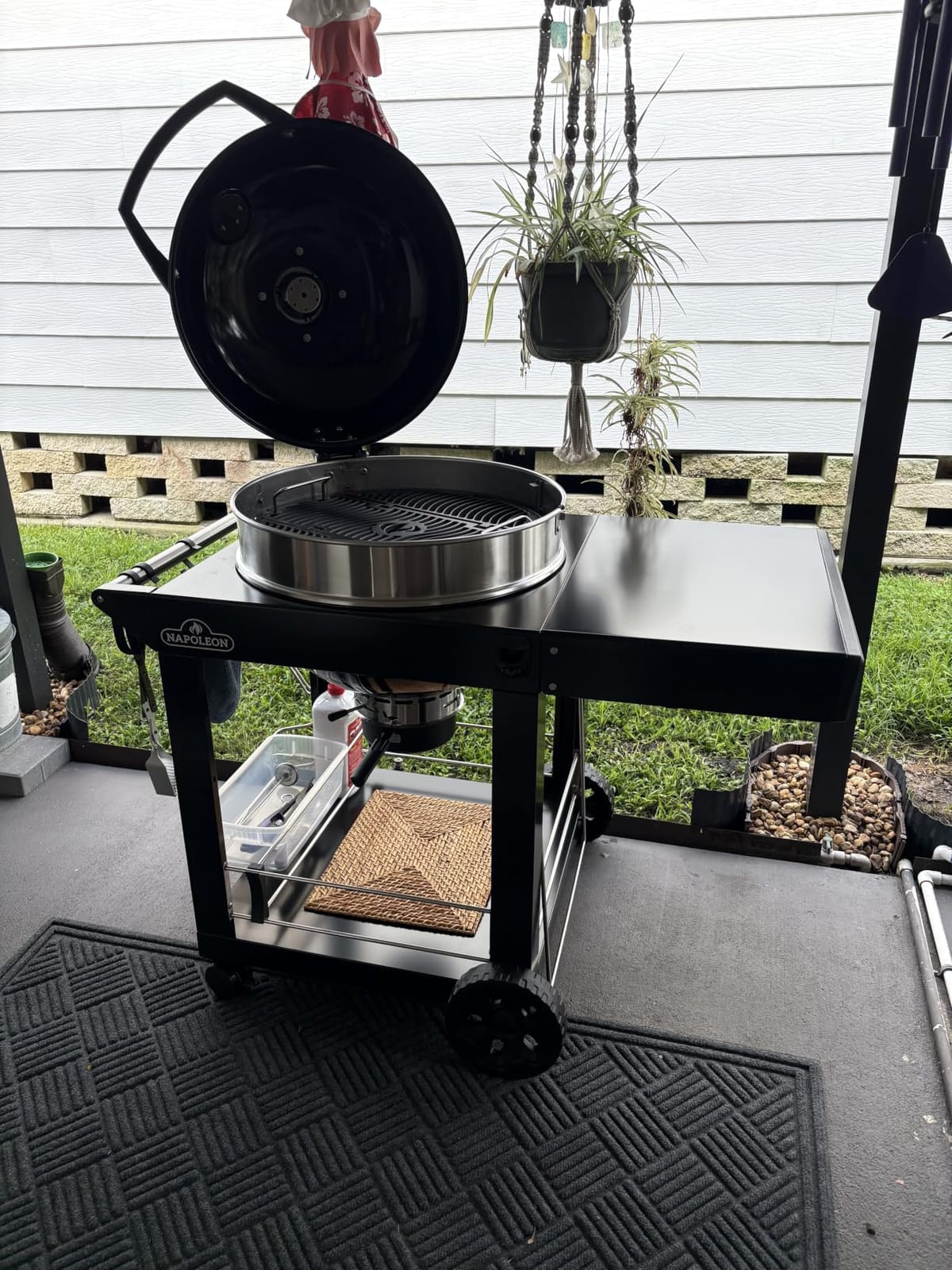 PRO22 Charcoal Kettle Grill with Folding Cart, Black, Porcelain-Enameled Lid and Bowl, Chrome-Plated Cooking Grid customer photo 1