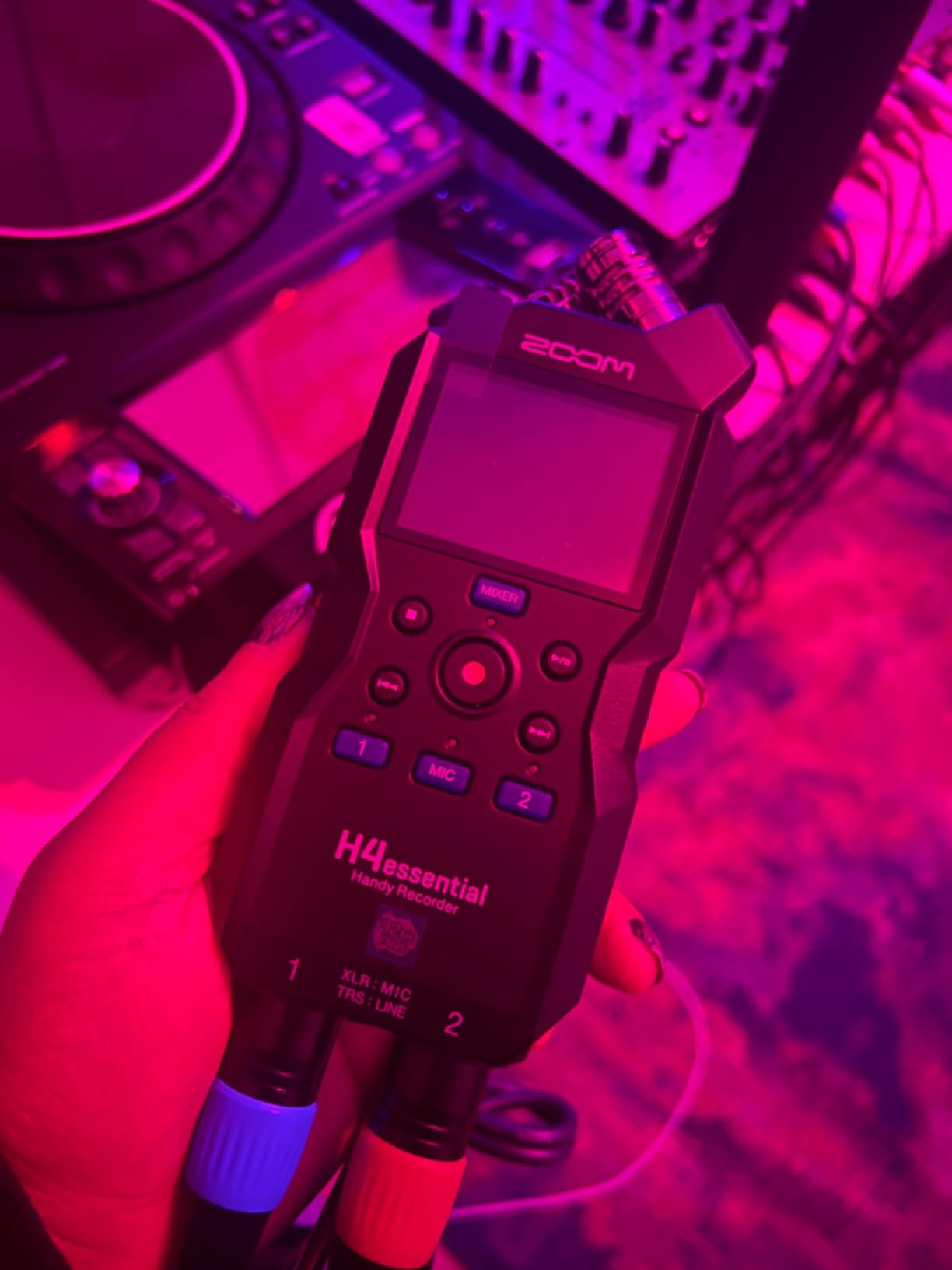 Zoom H4 Essential Handheld Recorder for Musicians, Podcasters & Filmmakers | Clip-Free Audio with 32-Bit Float, 4 Tracks, Stereo Mics, 2 XLR/TRS Inputs customer photo 1