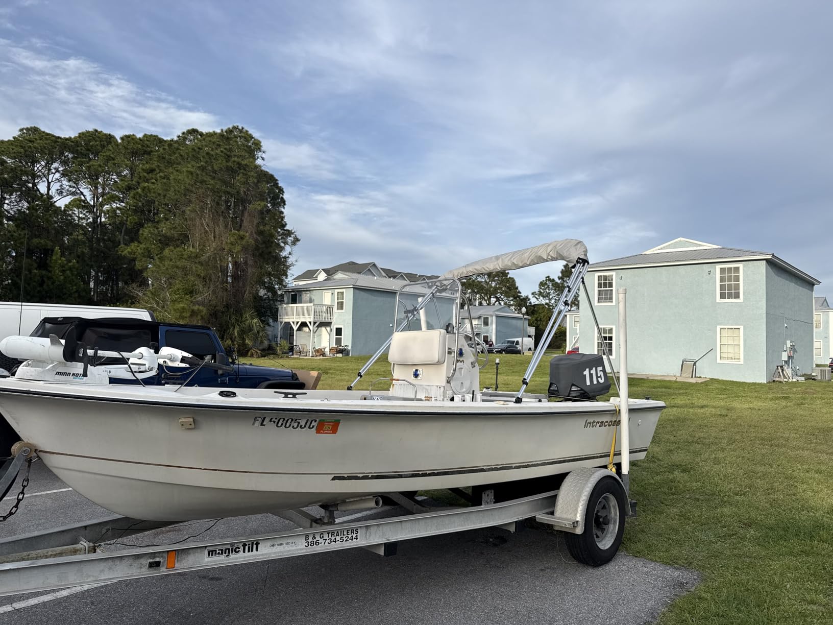 VEVOR 4 Bow Boat Bimini Tops, 600D Polyester Canopy with Aluminum Alloy Frame, Waterproof & Sun Shade Boat Awning Canopy with Storage Bag, 2 Support Poles, 4 Straps, 8'Lx(91
