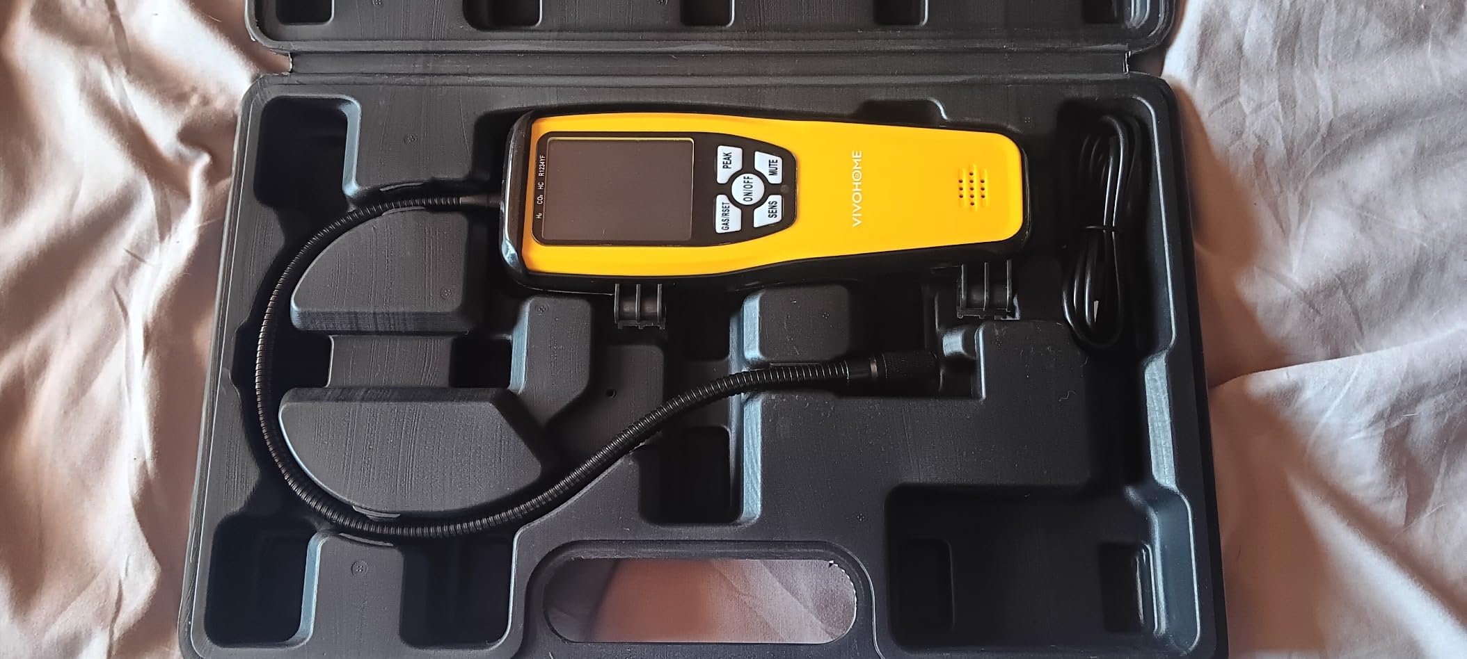 VIVOHOME HVAC Refrigerant Freon Leak Detector with Rechargeable Battery | AC Sniffer Leak Detector for R134a R410a R1234yf R454B R32 CFCs HCFCs HFCs HFOs HCs, Max Sensitivity up to 0.03oz./yr customer photo 2
