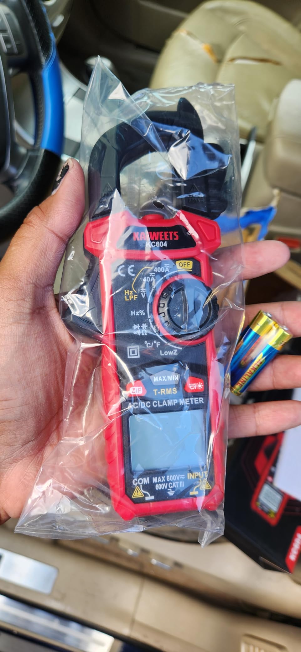 KAIWEETS Digital Clamp Meter Multimeter with D-Shaped Jaw for AC/DC Current & Voltage, Auto-ranging 4000 Counts Voltage Tester with Flashlight Backlight, Measuring Temperature Continuity Diode NCV customer photo 2