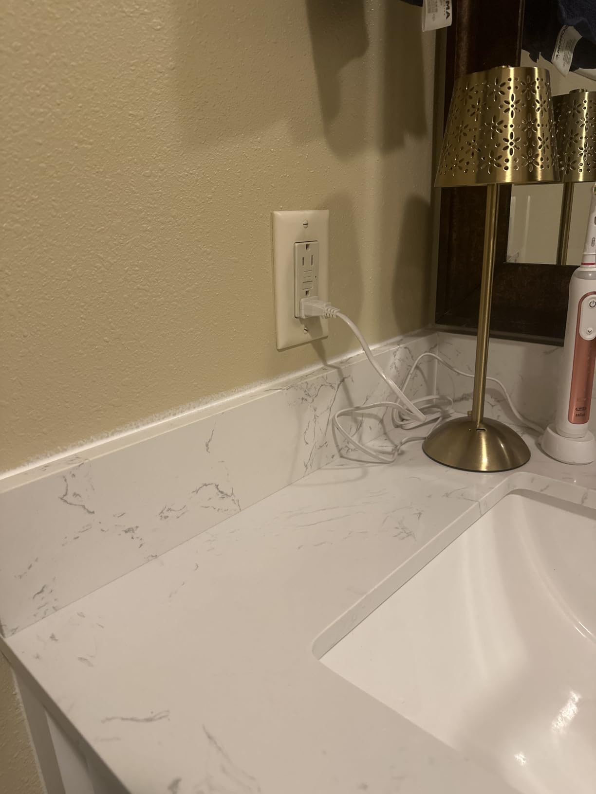 Vanity Carrara White Quartz Sidesplash customer photo 2