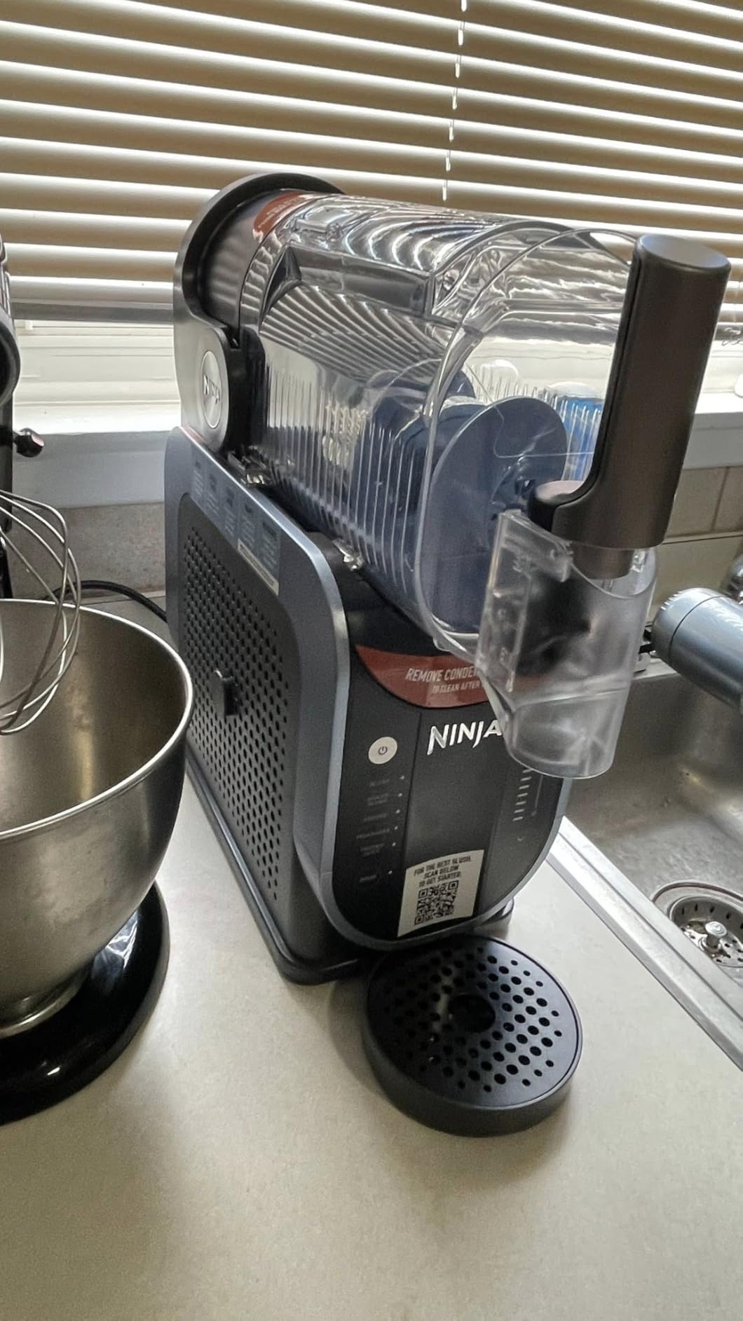 Ninja SLUSHi Professional Drink Maker, 7+ Servings, Black, FS301 | No Ice Needed, 5 Preset programs, Rapid Chill Technology, 7+ Servings, 88-Oz Easy-Fill Vessel, Dishwasher Safe Parts customer photo 1