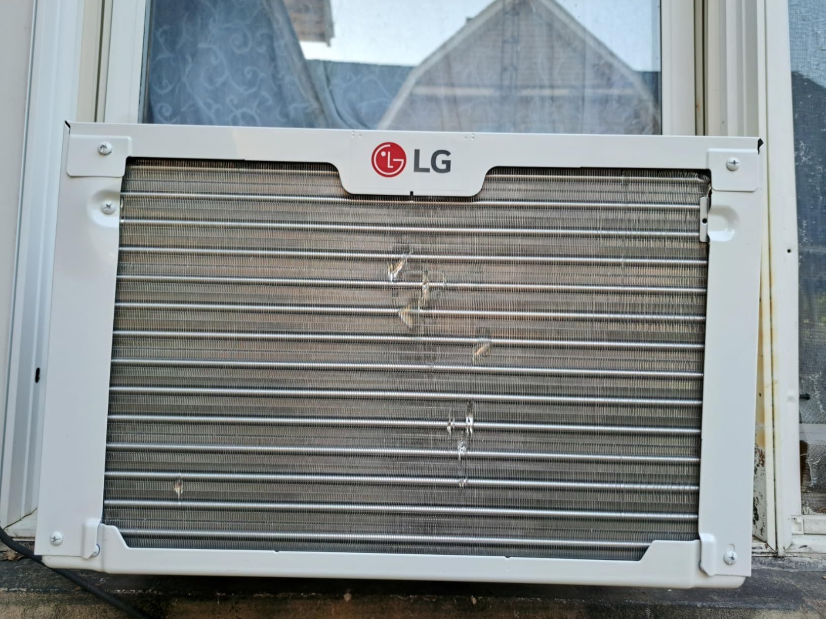 LG 8,000 Window Air Conditioner, 115V, 350 Sq.Ft. (14' x 25' Room Size), Quiet Operation, Electronic Control with Remote, 3 Cooling & Fan Speeds, Auto Restart, 8000 BTU, White customer photo 1